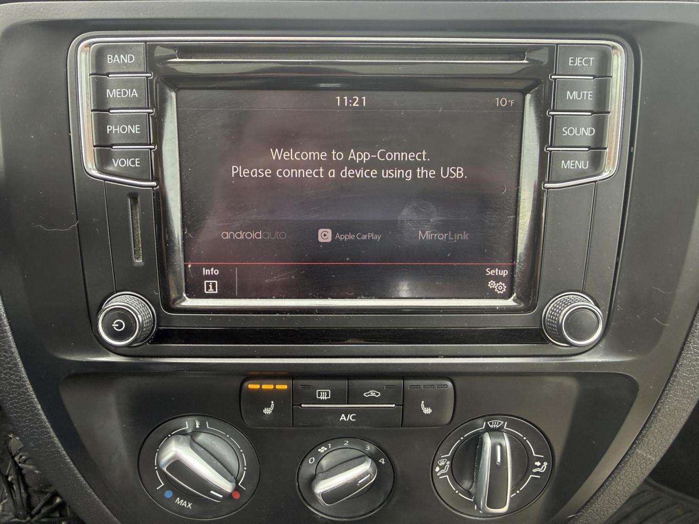 2017 White /Tan Volkswagen Jetta 1.4T SE 6A (3VWDB7AJXHM) with an 1.4L I4 DOHC 20V Turbo engine, Automatic transmission, located at 11115 Chardon Rd. , Chardon, OH, 44024, (440) 214-9705, 41.580246, -81.241943 - 2017 Volkswagen Jetta SE – Efficient Performance, Modern Safety, and Everyday Comfort Enjoy the perfect combination of sporty performance and premium features with this 2017 Volkswagen Jetta SE. Powered by an efficient 1.4L turbocharged I4 engine and a smooth 6-speed automatic transmission, thi - Photo#13