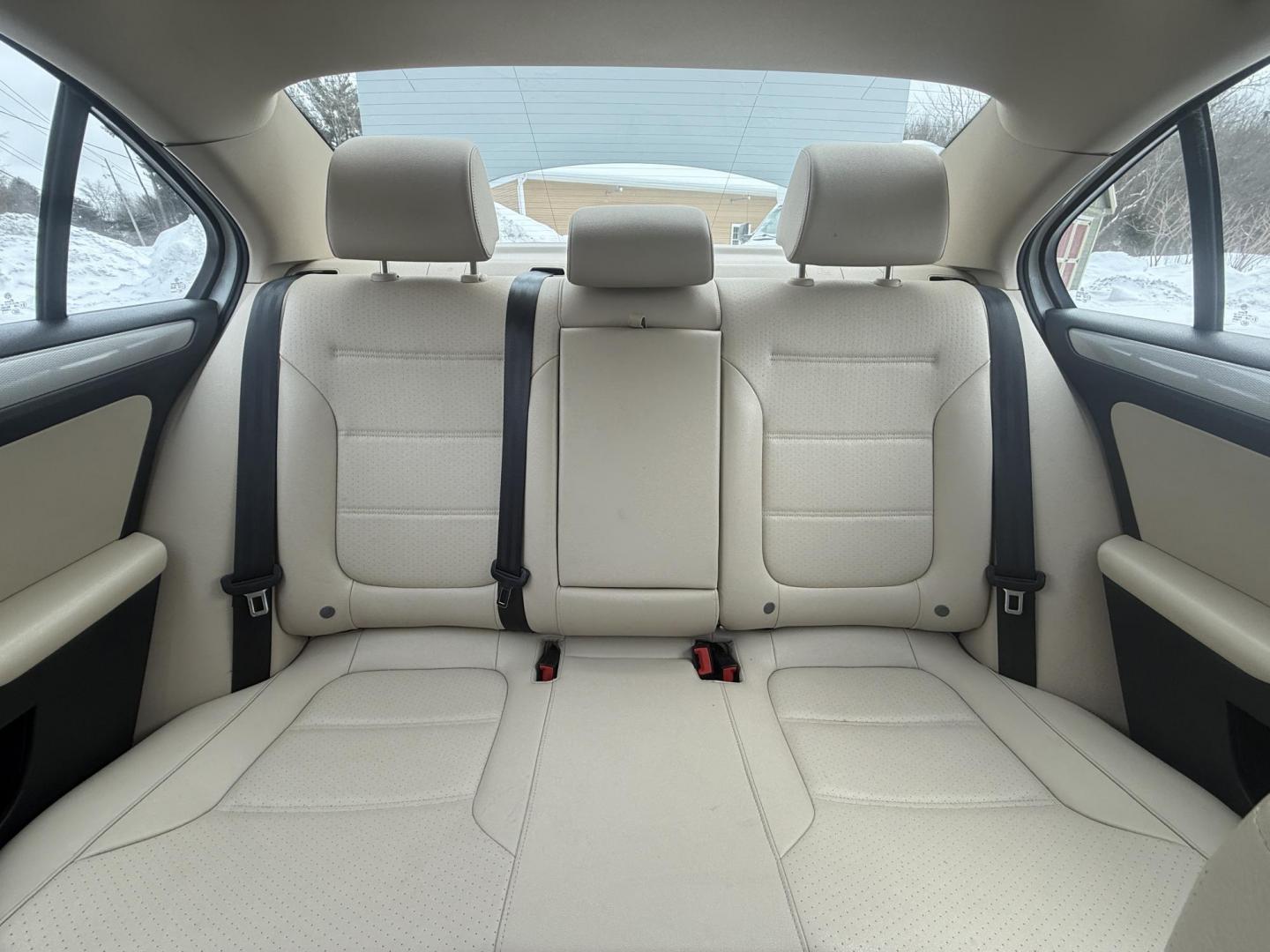 2017 White /Tan Volkswagen Jetta 1.4T SE 6A (3VWDB7AJXHM) with an 1.4L I4 DOHC 20V Turbo engine, Automatic transmission, located at 11115 Chardon Rd. , Chardon, OH, 44024, (440) 214-9705, 41.580246, -81.241943 - 2017 Volkswagen Jetta SE – Efficient Performance, Modern Safety, and Everyday Comfort Enjoy the perfect combination of sporty performance and premium features with this 2017 Volkswagen Jetta SE. Powered by an efficient 1.4L turbocharged I4 engine and a smooth 6-speed automatic transmission, thi - Photo#16