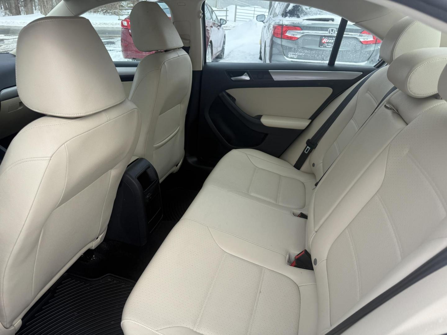 2017 White /Tan Volkswagen Jetta 1.4T SE 6A (3VWDB7AJXHM) with an 1.4L I4 DOHC 20V Turbo engine, Automatic transmission, located at 11115 Chardon Rd. , Chardon, OH, 44024, (440) 214-9705, 41.580246, -81.241943 - 2017 Volkswagen Jetta SE – Efficient Performance, Modern Safety, and Everyday Comfort Enjoy the perfect combination of sporty performance and premium features with this 2017 Volkswagen Jetta SE. Powered by an efficient 1.4L turbocharged I4 engine and a smooth 6-speed automatic transmission, thi - Photo#17