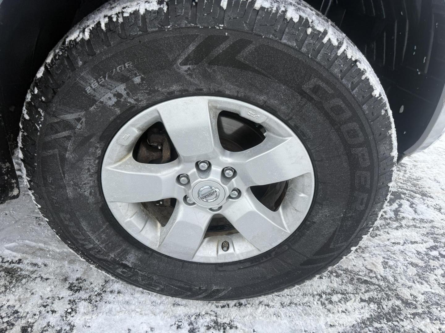 2013 Silver /Gray Nissan Frontier SV V6 King Cab 4WD (1N6AD0CW2DN) with an 4.0L V6 DOHC 24V engine, Automatic transmission, located at 11115 Chardon Rd. , Chardon, OH, 44024, (440) 214-9705, 41.580246, -81.241943 - 2013 Nissan Frontier SV King Cab 4WD – Rugged Capability, Reliable Performance, and Everyday Comfort Take on any job or adventure with this 2013 Nissan Frontier SV King Cab 4WD. Powered by a robust 4.0L V6 engine and 5-speed automatic transmission, this midsize truck offers a strong 6,300-pound - Photo#3