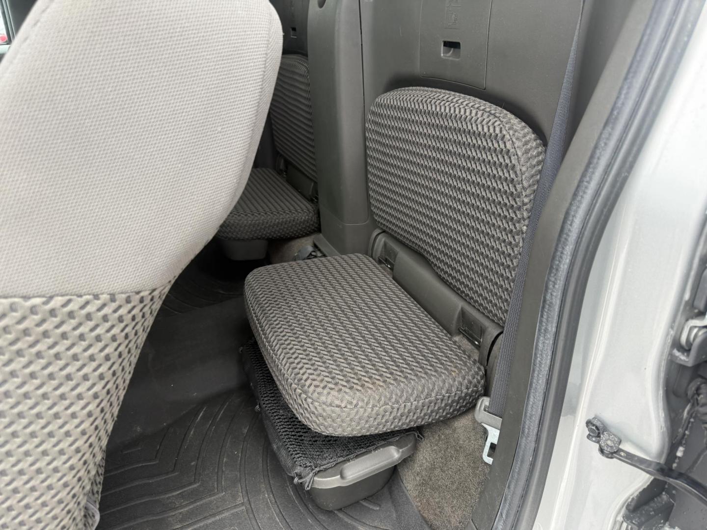 2013 Silver /Gray Nissan Frontier SV V6 King Cab 4WD (1N6AD0CW2DN) with an 4.0L V6 DOHC 24V engine, Automatic transmission, located at 11115 Chardon Rd. , Chardon, OH, 44024, (440) 214-9705, 41.580246, -81.241943 - 2013 Nissan Frontier SV King Cab 4WD – Rugged Capability, Reliable Performance, and Everyday Comfort Take on any job or adventure with this 2013 Nissan Frontier SV King Cab 4WD. Powered by a robust 4.0L V6 engine and 5-speed automatic transmission, this midsize truck offers a strong 6,300-pound - Photo#15