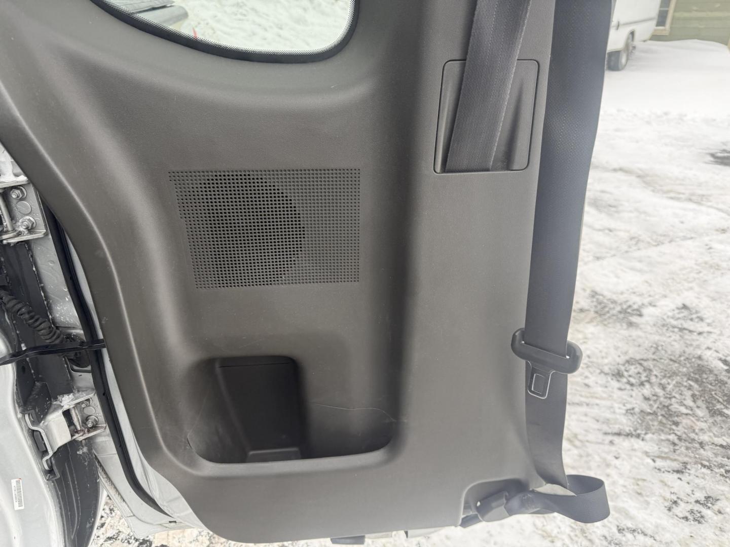 2013 Silver /Gray Nissan Frontier SV V6 King Cab 4WD (1N6AD0CW2DN) with an 4.0L V6 DOHC 24V engine, Automatic transmission, located at 11115 Chardon Rd. , Chardon, OH, 44024, (440) 214-9705, 41.580246, -81.241943 - 2013 Nissan Frontier SV King Cab 4WD – Rugged Capability, Reliable Performance, and Everyday Comfort Take on any job or adventure with this 2013 Nissan Frontier SV King Cab 4WD. Powered by a robust 4.0L V6 engine and 5-speed automatic transmission, this midsize truck offers a strong 6,300-pound - Photo#35