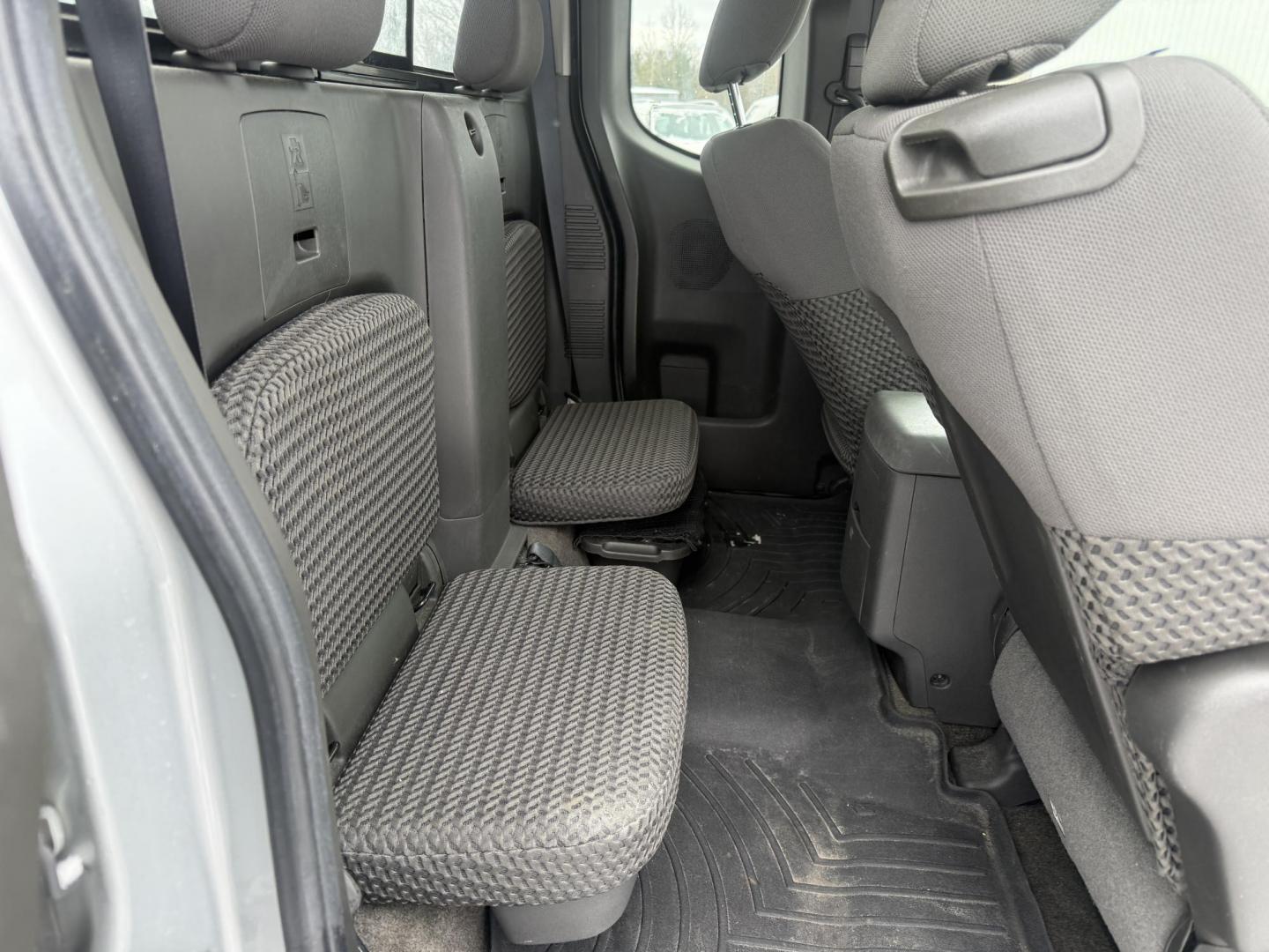 2013 Silver /Gray Nissan Frontier SV V6 King Cab 4WD (1N6AD0CW2DN) with an 4.0L V6 DOHC 24V engine, Automatic transmission, located at 11115 Chardon Rd. , Chardon, OH, 44024, (440) 214-9705, 41.580246, -81.241943 - 2013 Nissan Frontier SV King Cab 4WD – Rugged Capability, Reliable Performance, and Everyday Comfort Take on any job or adventure with this 2013 Nissan Frontier SV King Cab 4WD. Powered by a robust 4.0L V6 engine and 5-speed automatic transmission, this midsize truck offers a strong 6,300-pound - Photo#36