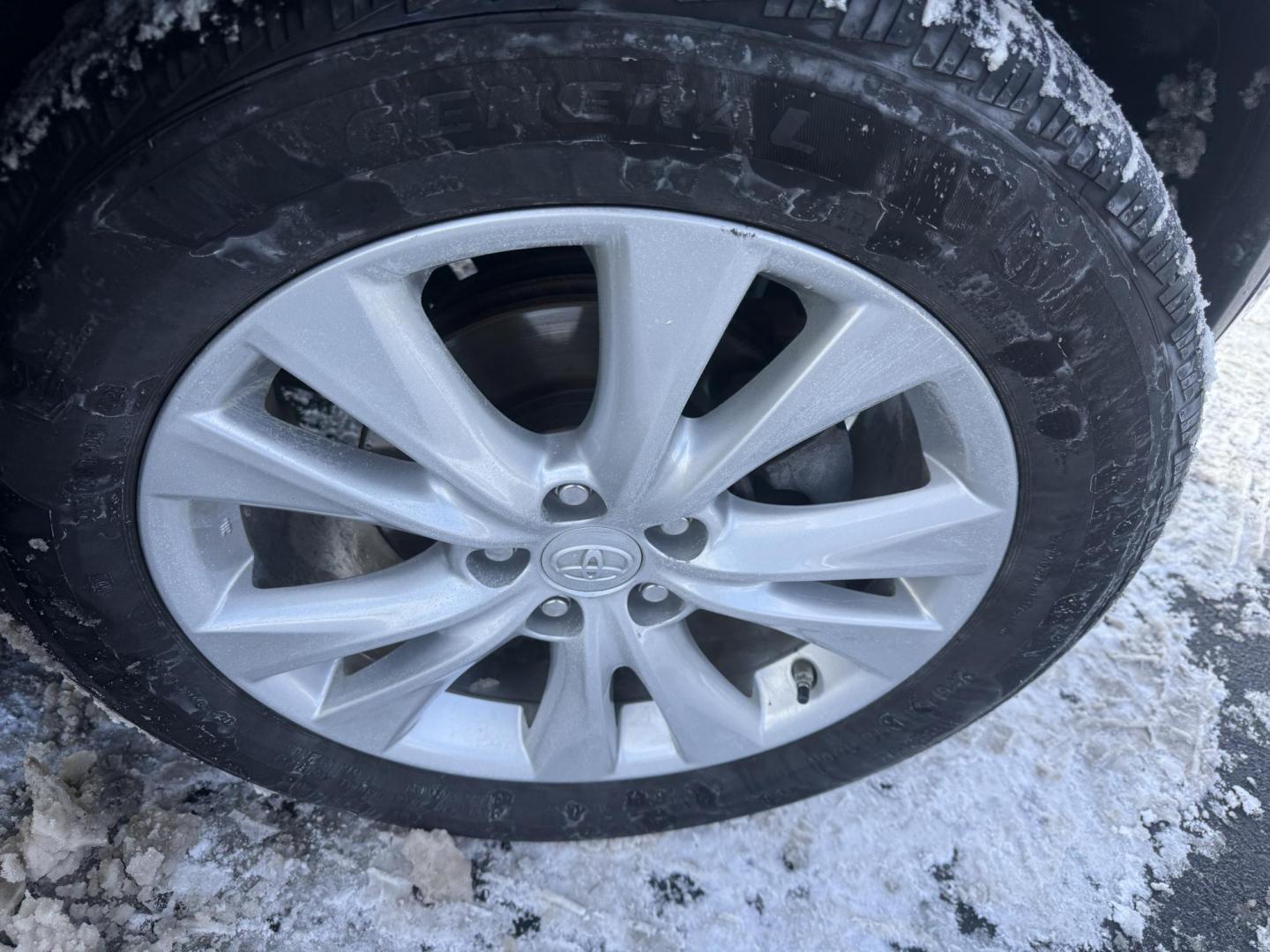 2014 Blue /Gray Toyota RAV4 Limited AWD (2T3DFREV2EW) with an 2.5L I4 DOHC 16V engine, Automatic transmission, located at 11115 Chardon Rd. , Chardon, OH, 44024, (440) 214-9705, 41.580246, -81.241943 - 2014 Toyota RAV4 Limited AWD – Sophisticated Comfort, Modern Safety, and Proven Reliability Experience the perfect mix of luxury, efficiency, and all-weather capability with this 2014 Toyota RAV4 Limited AWD. Powered by a fuel-efficient 2.5L I4 engine paired with a smooth 6-speed automatic tran - Photo#4