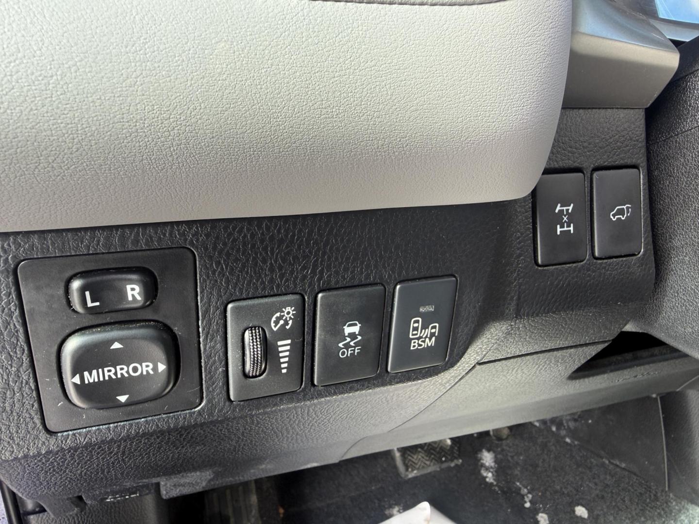 2014 Blue /Gray Toyota RAV4 Limited AWD (2T3DFREV2EW) with an 2.5L I4 DOHC 16V engine, Automatic transmission, located at 11115 Chardon Rd. , Chardon, OH, 44024, (440) 214-9705, 41.580246, -81.241943 - 2014 Toyota RAV4 Limited AWD – Sophisticated Comfort, Modern Safety, and Proven Reliability Experience the perfect mix of luxury, efficiency, and all-weather capability with this 2014 Toyota RAV4 Limited AWD. Powered by a fuel-efficient 2.5L I4 engine paired with a smooth 6-speed automatic tran - Photo#9