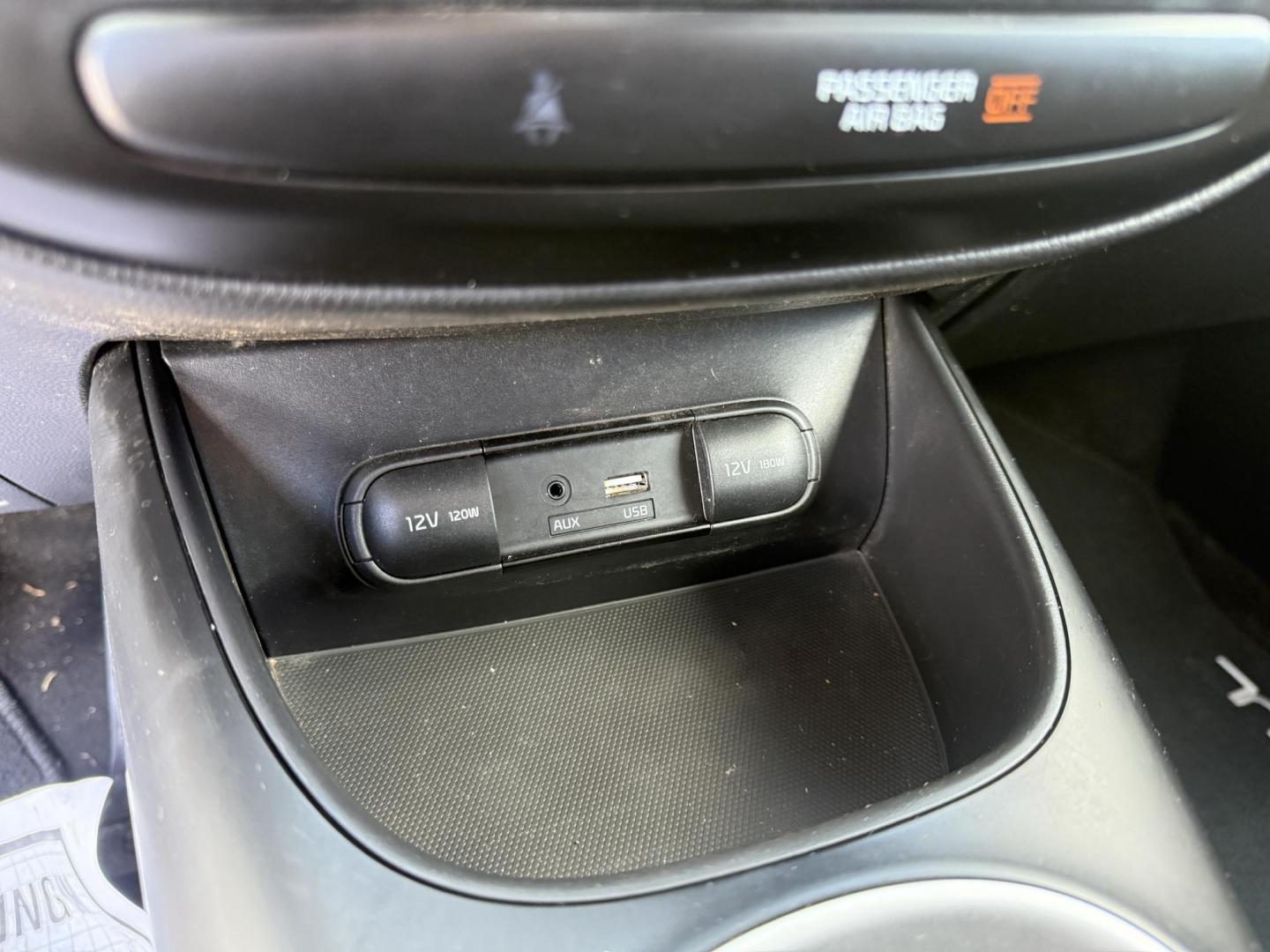 2017 Silver /Black Kia Soul (KNDJN2A23H7) with an 1.6L I4 DOHC 16V engine, 6 Speed Manual transmission, located at 11115 Chardon Rd. , Chardon, OH, 44024, (440) 214-9705, 41.580246, -81.241943 - Photo#29