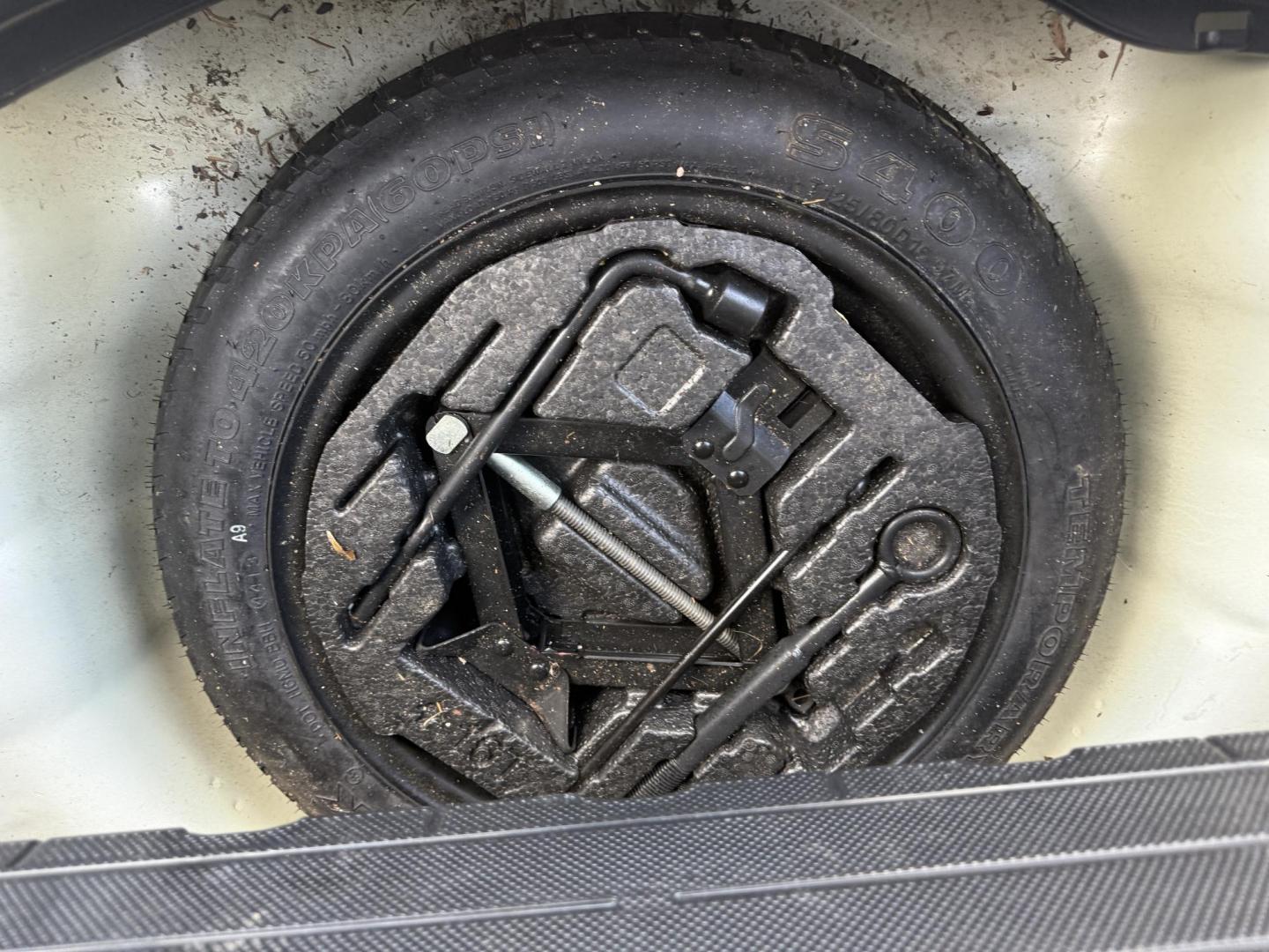 2017 Silver /Black Kia Soul (KNDJN2A23H7) with an 1.6L I4 DOHC 16V engine, 6 Speed Manual transmission, located at 11115 Chardon Rd. , Chardon, OH, 44024, (440) 214-9705, 41.580246, -81.241943 - Photo#32