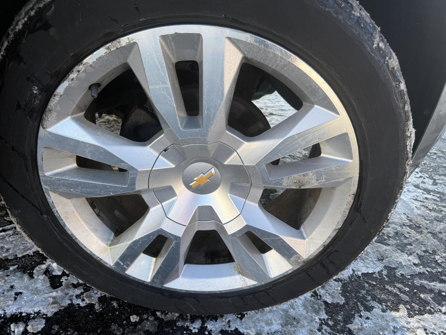 2018 Gray /Black Chevrolet Suburban Premier 4WD (1GNSKJKCXJR) with an 5.3L V8 OHV 16V engine, Automatic transmission, located at 547 E. Main St., Orwell, OH, 44076, (440) 437-5893, 41.535435, -80.847855 - 2018 Chevrolet Suburban Premier – Full-Size Luxury, Family Versatility, and Advanced Safety Travel in first-class comfort and confidence with this 2018 Chevrolet Suburban Premier. Powered by a robust 5.3L EcoTec3 V8 engine paired with a smooth 6-speed automatic transmission, 3.42 gearing, and a - Photo#4