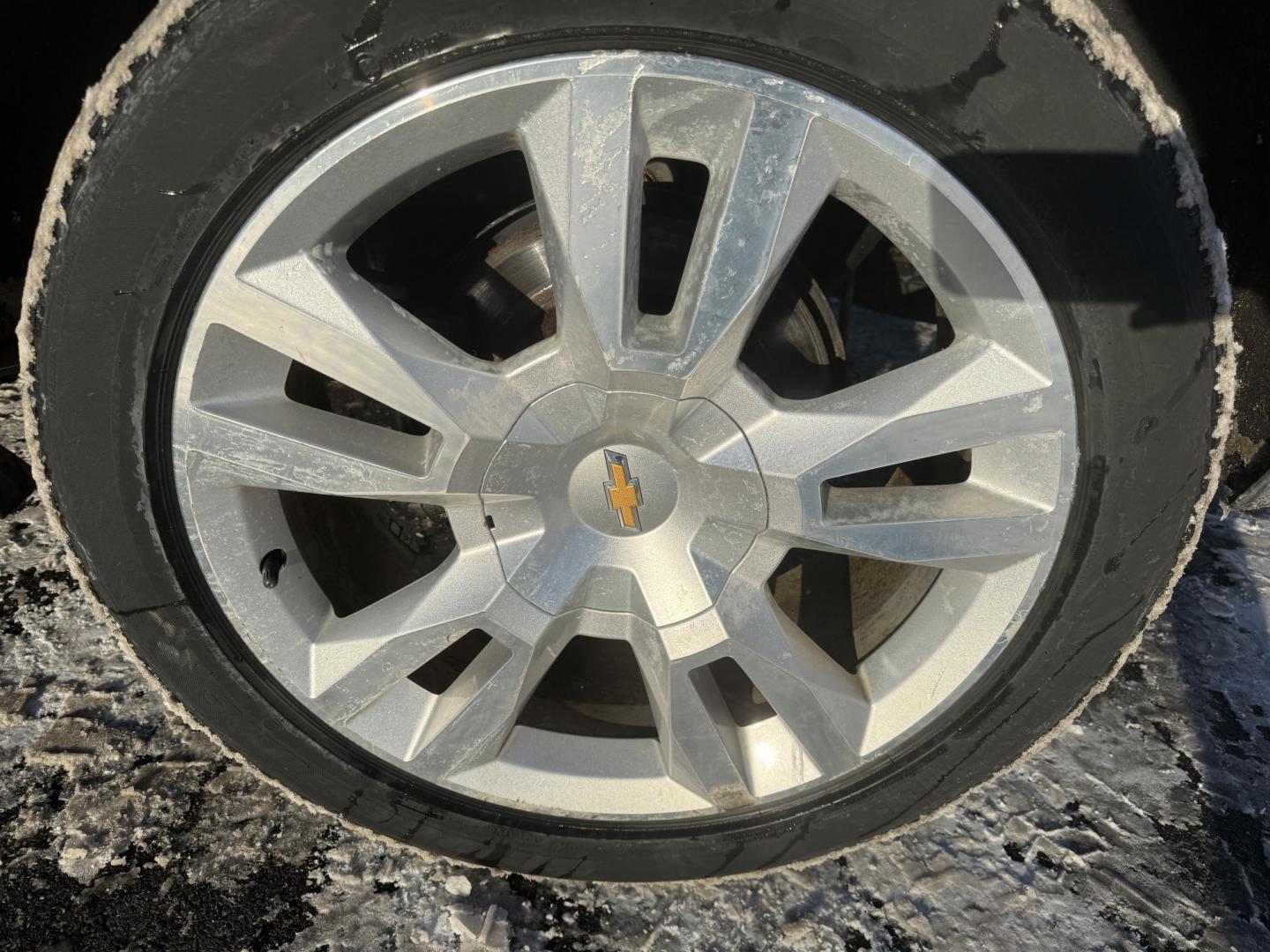 2018 Gray /Black Chevrolet Suburban Premier 4WD (1GNSKJKCXJR) with an 5.3L V8 OHV 16V engine, Automatic transmission, located at 547 E. Main St., Orwell, OH, 44076, (440) 437-5893, 41.535435, -80.847855 - 2018 Chevrolet Suburban Premier – Full-Size Luxury, Family Versatility, and Advanced Safety Travel in first-class comfort and confidence with this 2018 Chevrolet Suburban Premier. Powered by a robust 5.3L EcoTec3 V8 engine paired with a smooth 6-speed automatic transmission, 3.42 gearing, and a - Photo#35