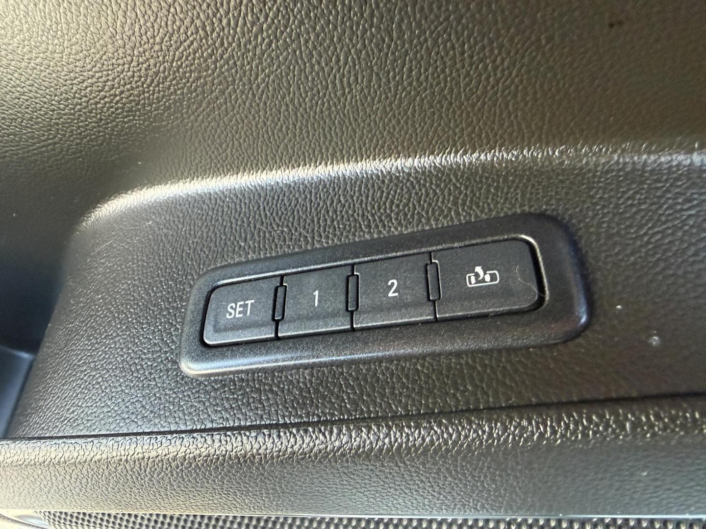 2018 Gray /Black Chevrolet Suburban Premier 4WD (1GNSKJKCXJR) with an 5.3L V8 OHV 16V engine, Automatic transmission, located at 547 E. Main St., Orwell, OH, 44076, (440) 437-5893, 41.535435, -80.847855 - 2018 Chevrolet Suburban Premier – Full-Size Luxury, Family Versatility, and Advanced Safety Travel in first-class comfort and confidence with this 2018 Chevrolet Suburban Premier. Powered by a robust 5.3L EcoTec3 V8 engine paired with a smooth 6-speed automatic transmission, 3.42 gearing, and a - Photo#9