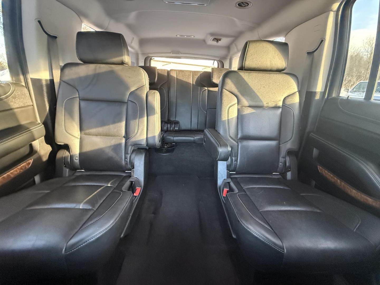 2018 Gray /Black Chevrolet Suburban Premier 4WD (1GNSKJKCXJR) with an 5.3L V8 OHV 16V engine, Automatic transmission, located at 547 E. Main St., Orwell, OH, 44076, (440) 437-5893, 41.535435, -80.847855 - 2018 Chevrolet Suburban Premier – Full-Size Luxury, Family Versatility, and Advanced Safety Travel in first-class comfort and confidence with this 2018 Chevrolet Suburban Premier. Powered by a robust 5.3L EcoTec3 V8 engine paired with a smooth 6-speed automatic transmission, 3.42 gearing, and a - Photo#21