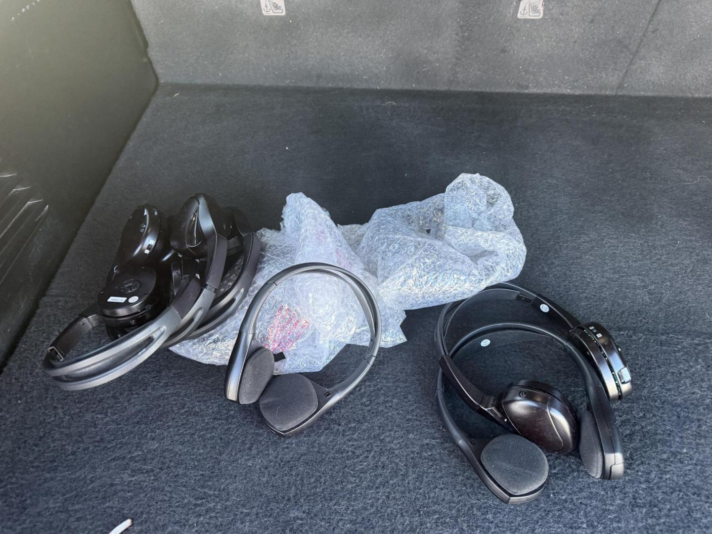 2018 Gray /Black Chevrolet Suburban Premier 4WD (1GNSKJKCXJR) with an 5.3L V8 OHV 16V engine, Automatic transmission, located at 547 E. Main St., Orwell, OH, 44076, (440) 437-5893, 41.535435, -80.847855 - 2018 Chevrolet Suburban Premier – Full-Size Luxury, Family Versatility, and Advanced Safety Travel in first-class comfort and confidence with this 2018 Chevrolet Suburban Premier. Powered by a robust 5.3L EcoTec3 V8 engine paired with a smooth 6-speed automatic transmission, 3.42 gearing, and a - Photo#48