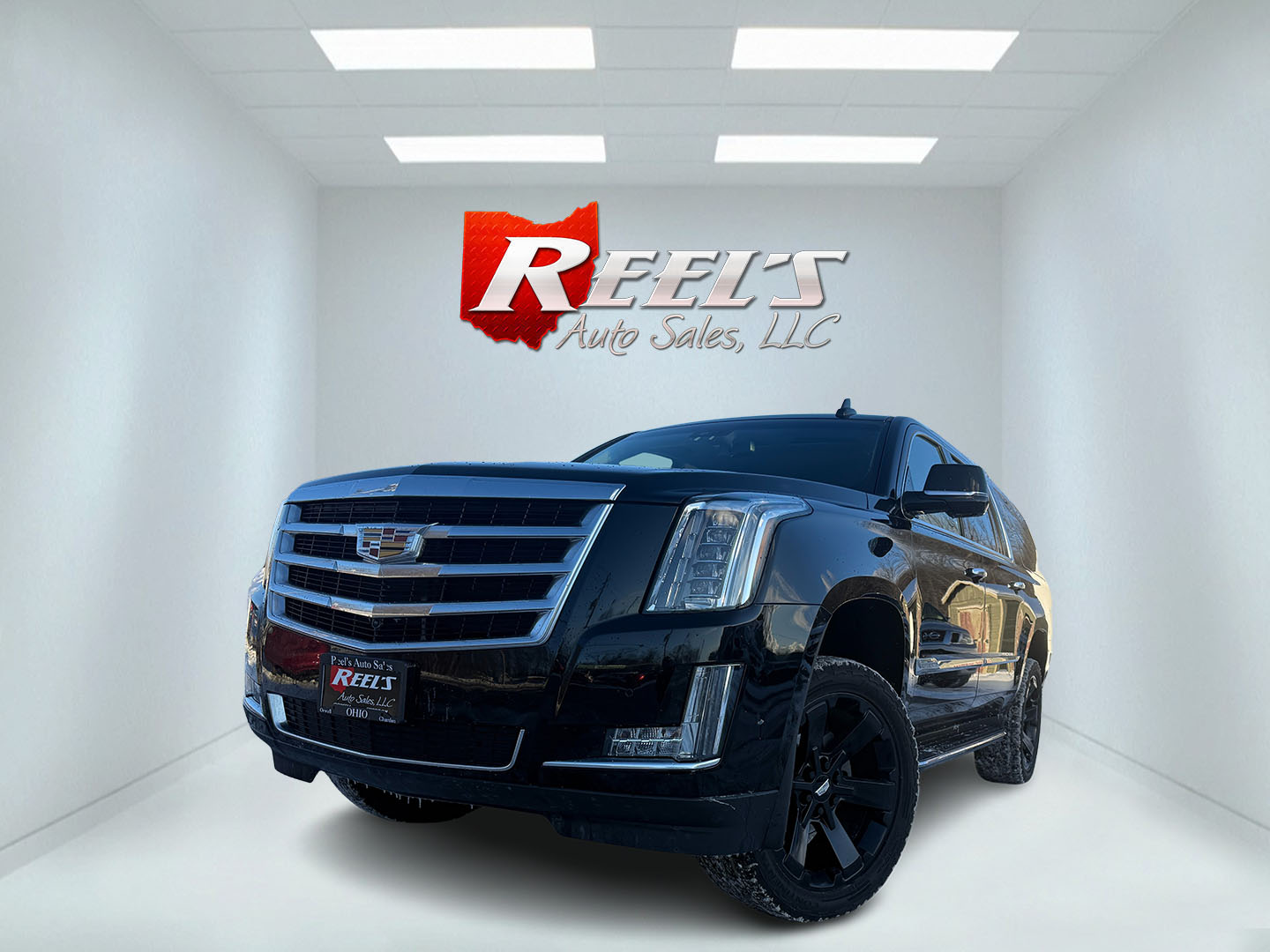 photo of 2018 Cadillac Escalade ESV Luxury 4WD