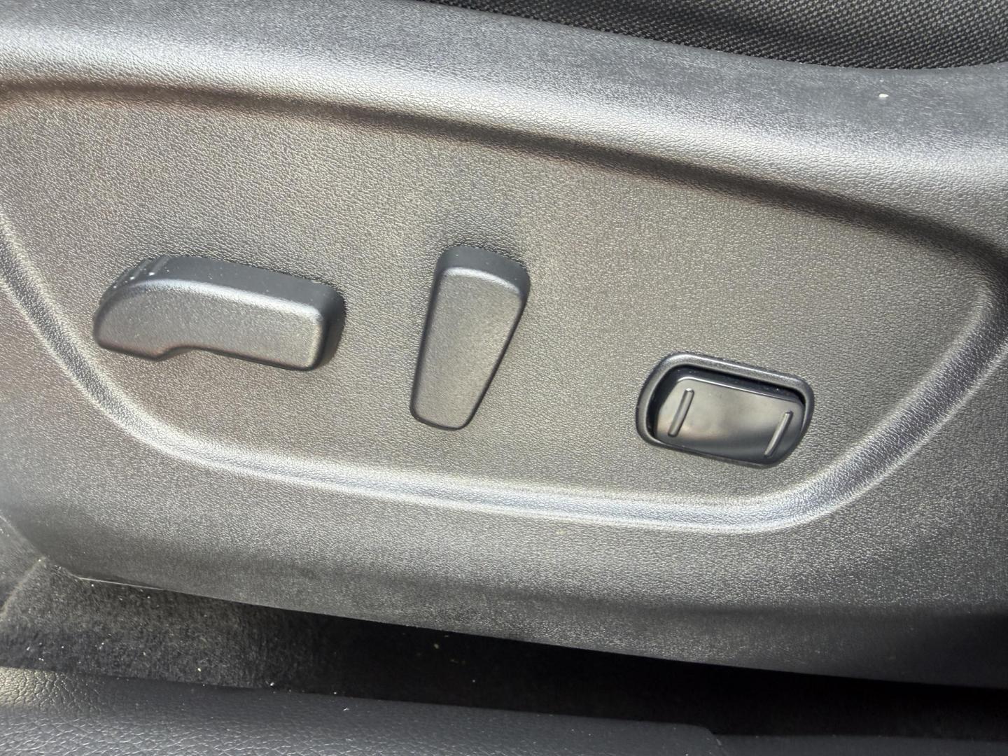 2020 Orange /Black Nissan Rogue SV AWD (JN8AT2MV5LW) with an 2.5L I4 DOHC 16V engine, Automatic transmission, located at 11115 Chardon Rd. , Chardon, OH, 44024, (440) 214-9705, 41.580246, -81.241943 - 2020 Nissan Rogue SV AWD – Modern Comfort, Efficient Performance, and Advanced Safety Step into versatility and innovation with this 2020 Nissan Rogue SV AWD. Driven by a fuel-efficient 2.5L I4 engine, this SUV offers both Sport and ECO modes for a personalized driving experience and delivers a - Photo#9