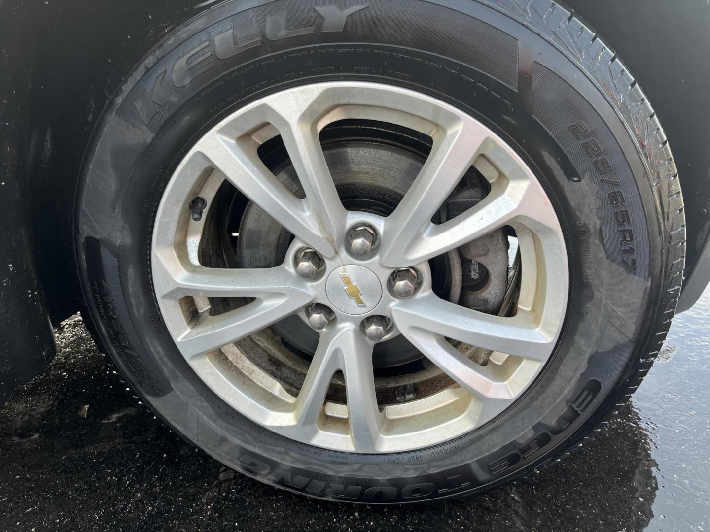 2017 Blue /Black Chevrolet Equinox LT AWD (2GNFLFEK3H6) with an 2.4L I4 DOHC 16V engine, Automatic transmission, located at 11115 Chardon Rd. , Chardon, OH, 44024, (440) 214-9705, 41.580246, -81.241943 - 2017 Chevrolet Equinox LT AWD – Efficient, Comfortable, and Loaded with Modern Features Discover versatility and comfort in this 2017 Chevrolet Equinox LT AWD. Powered by a reliable 2.4L EcoTec I4 engine paired with a smooth 6-speed automatic transmission, this SUV delivers impressive fuel effi - Photo#3