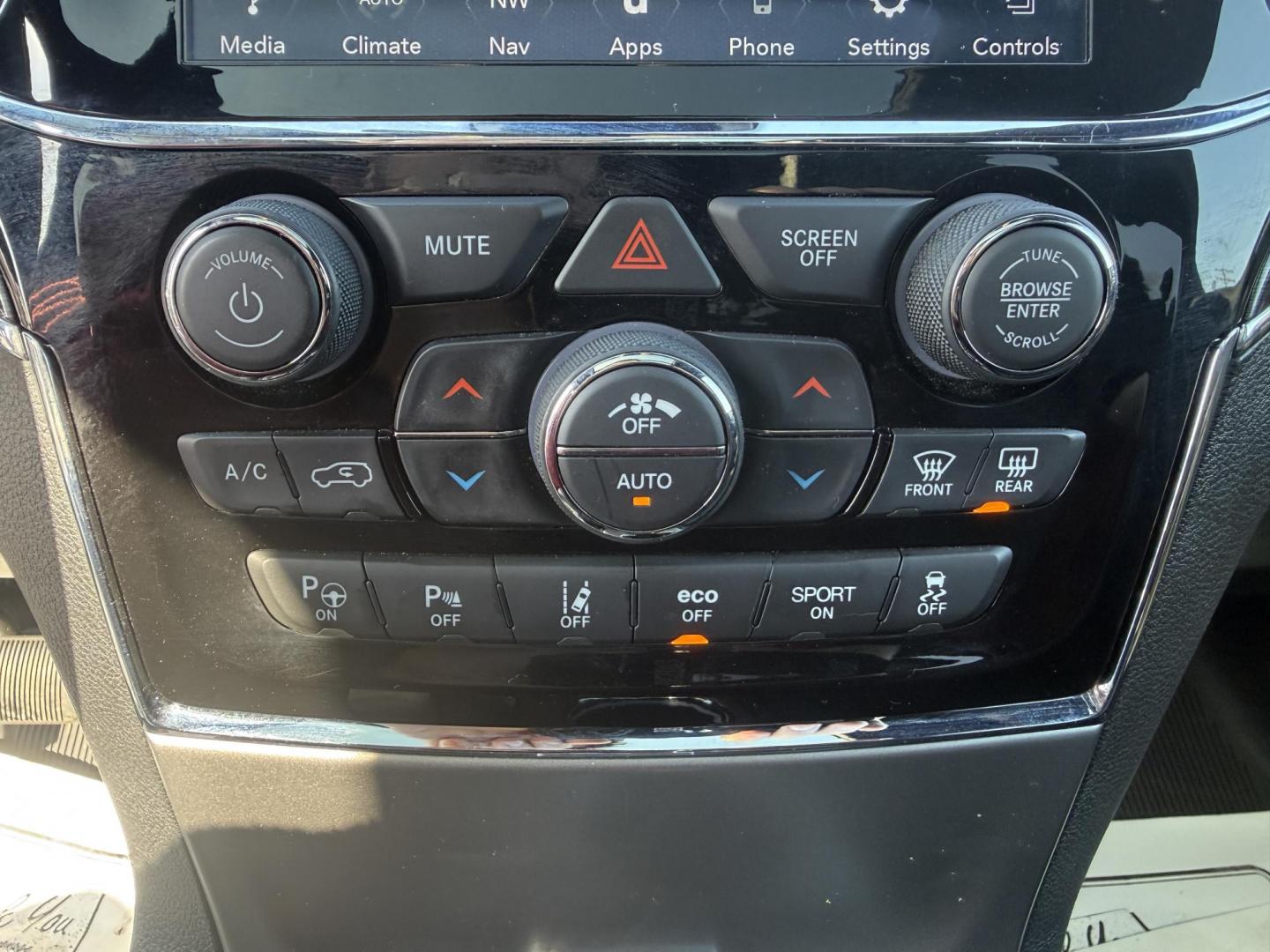 2020 Green /Black Jeep Grand Cherokee Trailhawk 4WD (1C4RJFLT2LC) with an 5.7L V8 OHV 16V engine, Automatic transmission, located at 11115 Chardon Rd. , Chardon, OH, 44024, (440) 214-9705, 41.580246, -81.241943 - This 2020 Jeep Grand Cherokee Trailhawk is a BEAST ready to dominate the road – built tough, loaded with luxury, and absolutely packed with premium features! Under the hood roars a powerful 5.7L HEMI V8 paired with an 8-speed automatic transmission and the legendary Quadra-Drive II 4WD system wit - Photo#20