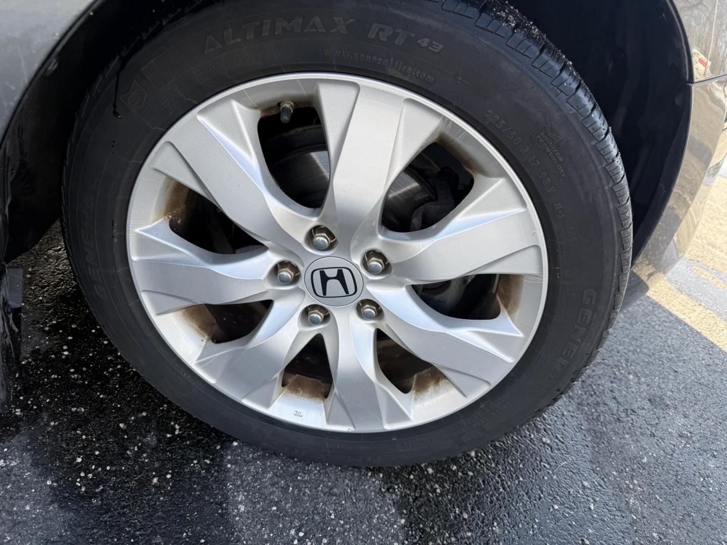 2010 Gray /Gray Honda Accord EX-L V-6 Sedan AT (1HGCP3F8XAA) with an 3.5L V6 SOHC 24V engine, Automatic transmission, located at 11115 Chardon Rd. , Chardon, OH, 44024, (440) 214-9705, 41.580246, -81.241943 - This 2010 Honda Accord EX-L with the powerhouse 3.5L V6 V-TEC engine is the perfect blend of thrilling performance, legendary reliability, and loaded luxury – and it’s only got 69K miles on the clock! Feel the rush from that smooth 5-speed automatic transmission delivering effortless power, whi - Photo#4