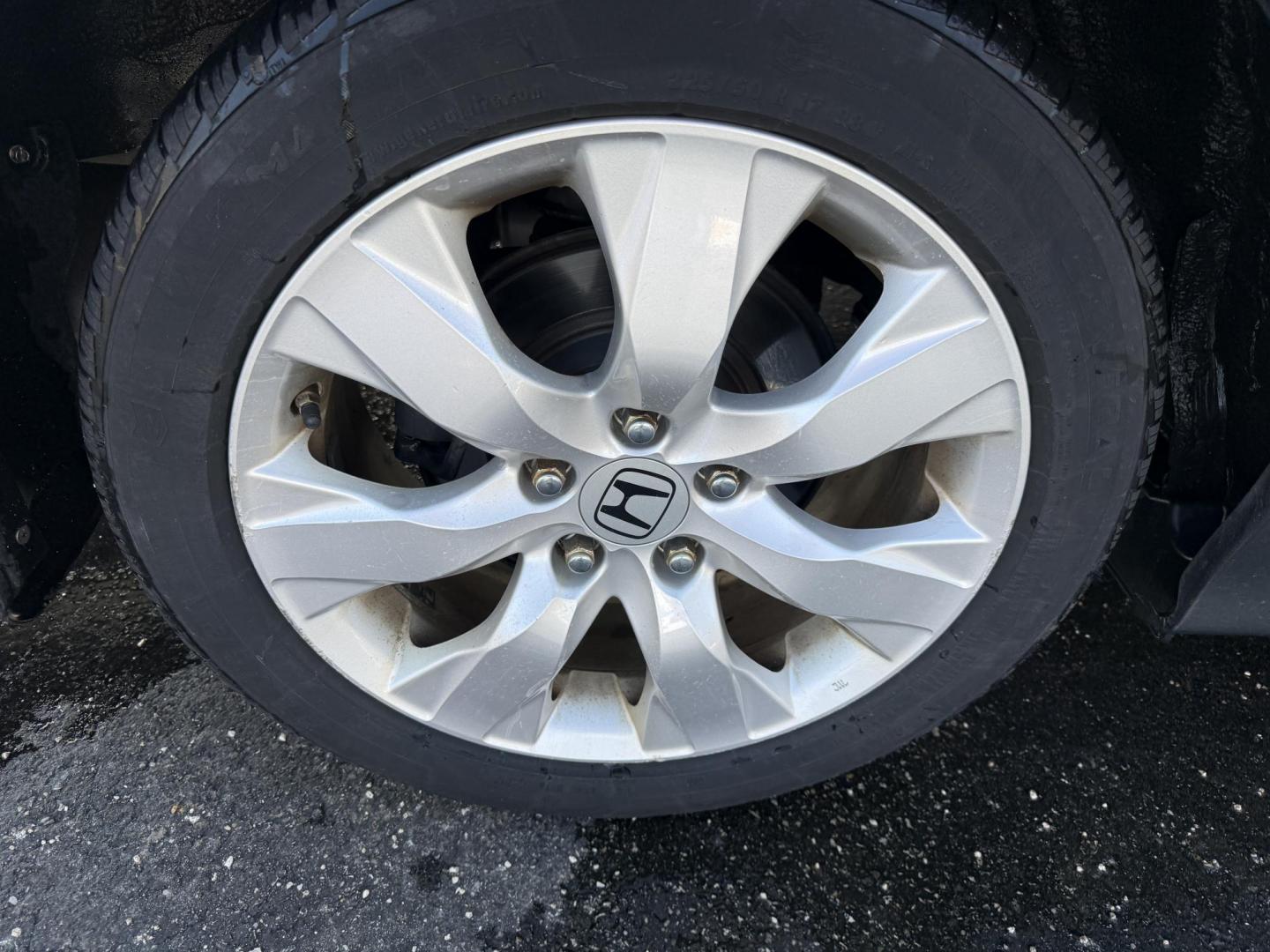 2010 Gray /Gray Honda Accord EX-L V-6 Sedan AT (1HGCP3F8XAA) with an 3.5L V6 SOHC 24V engine, Automatic transmission, located at 11115 Chardon Rd. , Chardon, OH, 44024, (440) 214-9705, 41.580246, -81.241943 - This 2010 Honda Accord EX-L with the powerhouse 3.5L V6 V-TEC engine is the perfect blend of thrilling performance, legendary reliability, and loaded luxury – and it’s only got 69K miles on the clock! Feel the rush from that smooth 5-speed automatic transmission delivering effortless power, whi - Photo#18