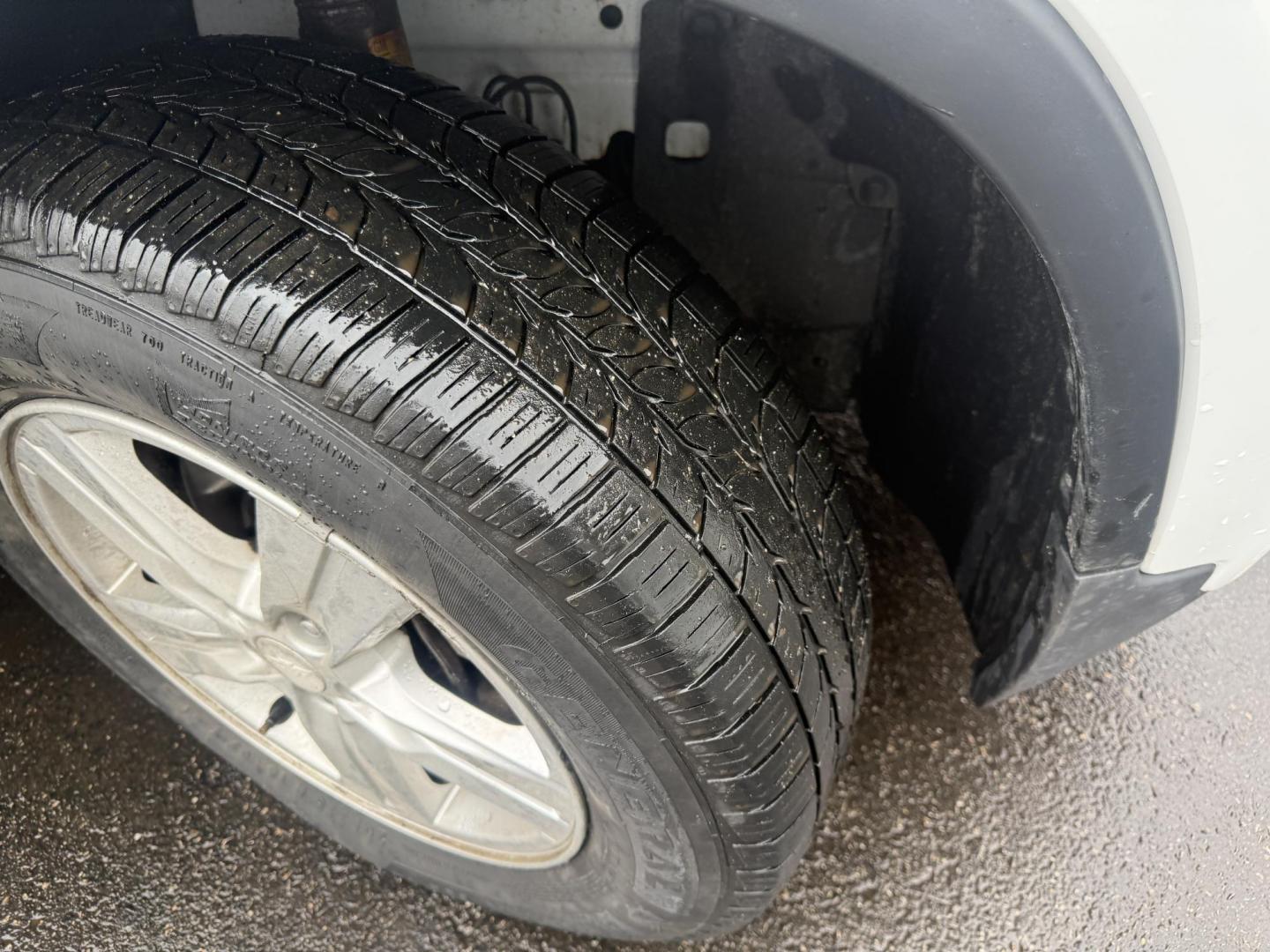 2017 White /Black Chevrolet Trax LT AWD (3GNCJPSB7HL) with an 1.4L I4 DOHC 16V TURBO engine, Automatic transmission, located at 547 E. Main St., Orwell, OH, 44076, (440) 437-5893, 41.535435, -80.847855 - 2017 Chevrolet Trax LT AWD – Turbo Fun, All-Weather Grip, and Loaded with Everyday Winners! This zippy 2017 Chevrolet Trax LT AWD is the perfect compact crossover that punches way above its weight! Powered by a lively 1.4L Turbocharged EcoTec I4 engine paired with a smooth 6-speed automatic trans - Photo#4