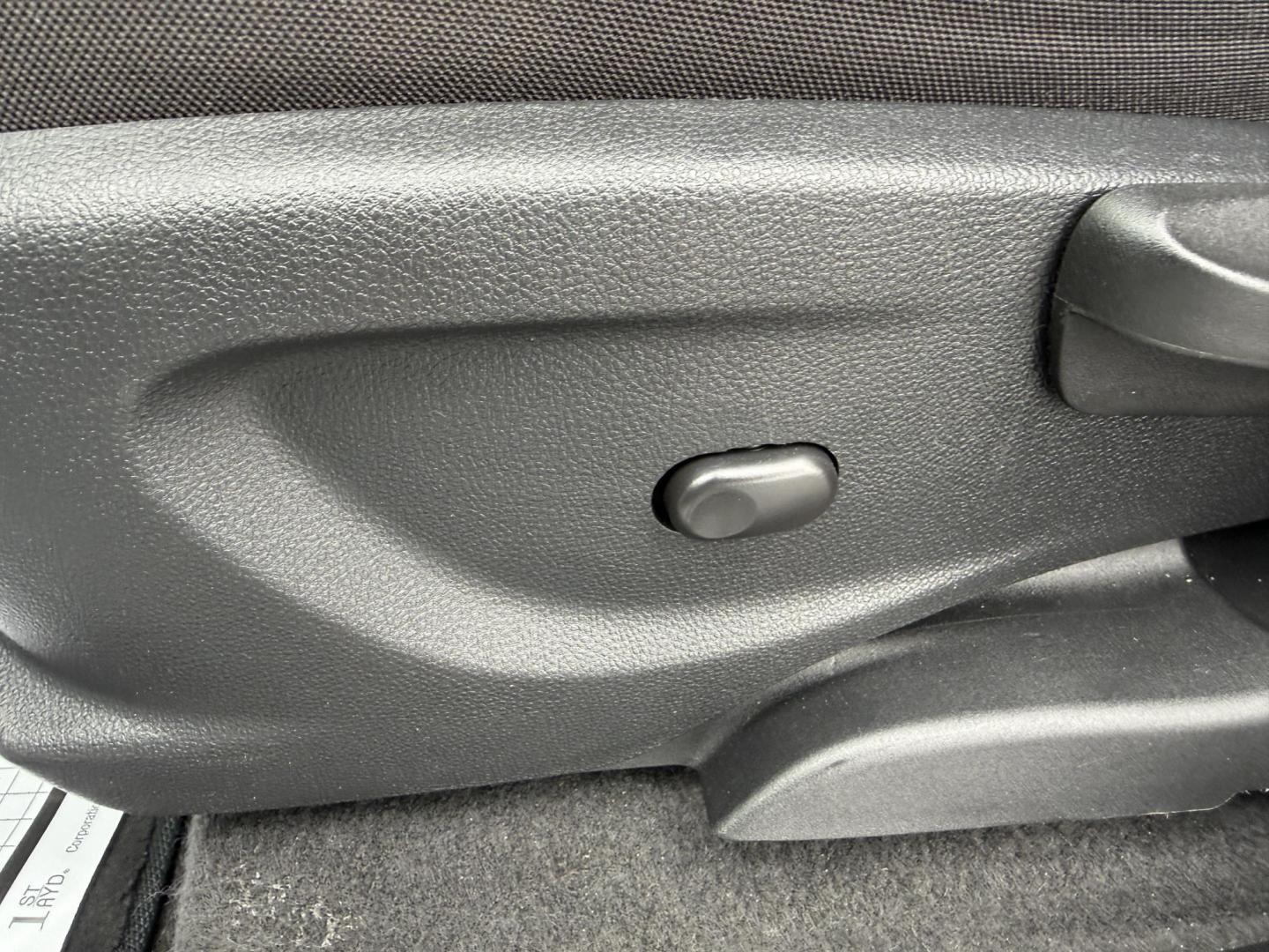 2017 White /Black Chevrolet Trax LT AWD (3GNCJPSB7HL) with an 1.4L I4 DOHC 16V TURBO engine, Automatic transmission, located at 547 E. Main St., Orwell, OH, 44076, (440) 437-5893, 41.535435, -80.847855 - 2017 Chevrolet Trax LT AWD – Turbo Fun, All-Weather Grip, and Loaded with Everyday Winners! This zippy 2017 Chevrolet Trax LT AWD is the perfect compact crossover that punches way above its weight! Powered by a lively 1.4L Turbocharged EcoTec I4 engine paired with a smooth 6-speed automatic trans - Photo#9