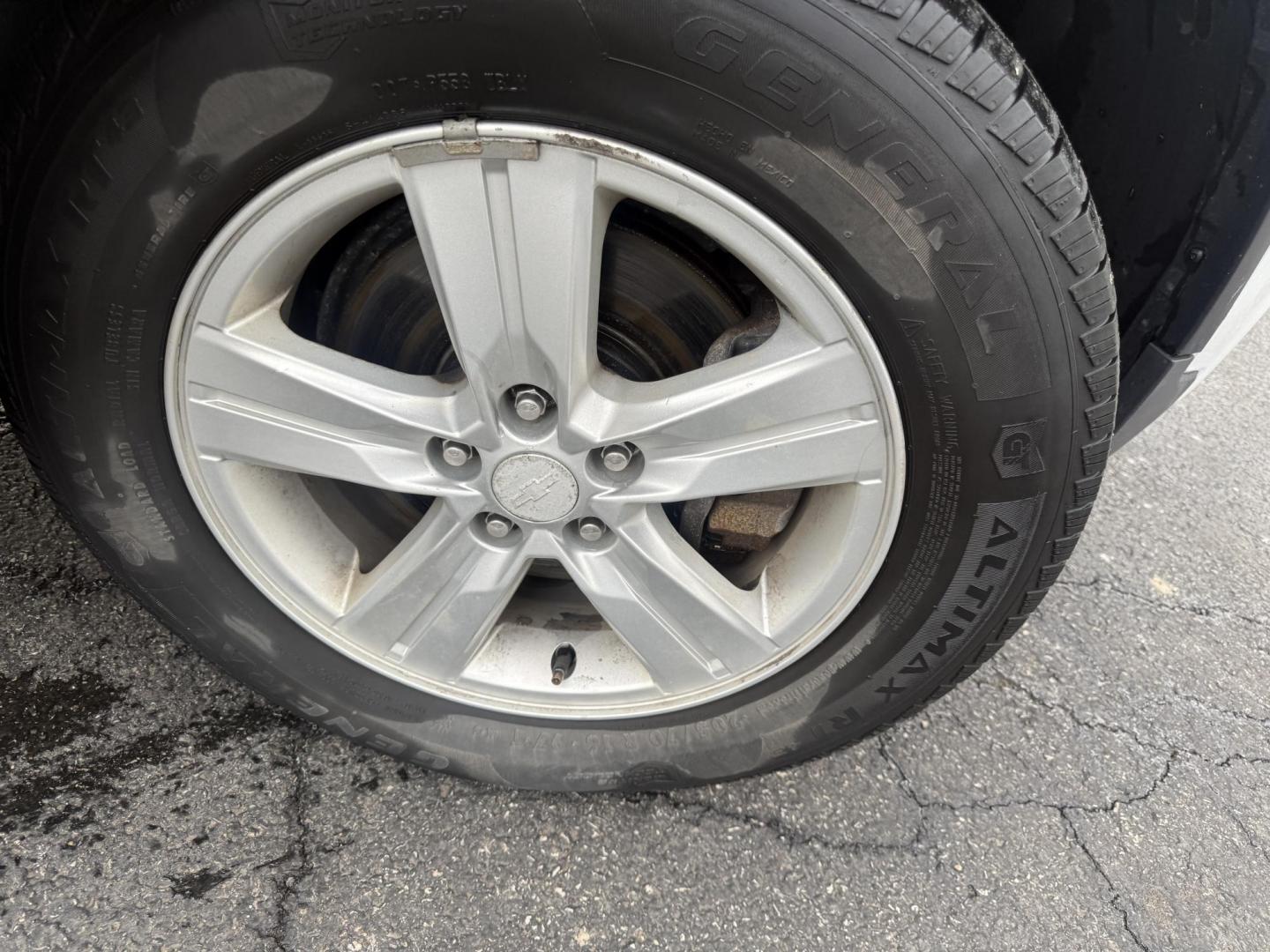 2017 White /Black Chevrolet Trax LT AWD (3GNCJPSB7HL) with an 1.4L I4 DOHC 16V TURBO engine, Automatic transmission, located at 547 E. Main St., Orwell, OH, 44076, (440) 437-5893, 41.535435, -80.847855 - 2017 Chevrolet Trax LT AWD – Turbo Fun, All-Weather Grip, and Loaded with Everyday Winners! This zippy 2017 Chevrolet Trax LT AWD is the perfect compact crossover that punches way above its weight! Powered by a lively 1.4L Turbocharged EcoTec I4 engine paired with a smooth 6-speed automatic trans - Photo#5