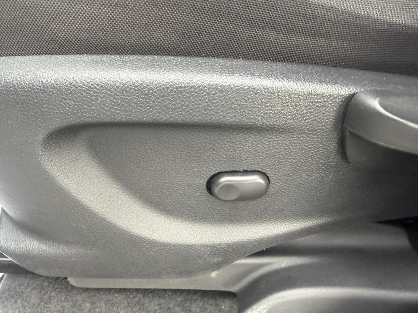 2017 White /Black Chevrolet Trax LT AWD (3GNCJPSB7HL) with an 1.4L I4 DOHC 16V TURBO engine, Automatic transmission, located at 547 E. Main St., Orwell, OH, 44076, (440) 437-5893, 41.535435, -80.847855 - 2017 Chevrolet Trax LT AWD – Turbo Fun, All-Weather Grip, and Loaded with Everyday Winners! This zippy 2017 Chevrolet Trax LT AWD is the perfect compact crossover that punches way above its weight! Powered by a lively 1.4L Turbocharged EcoTec I4 engine paired with a smooth 6-speed automatic trans - Photo#10