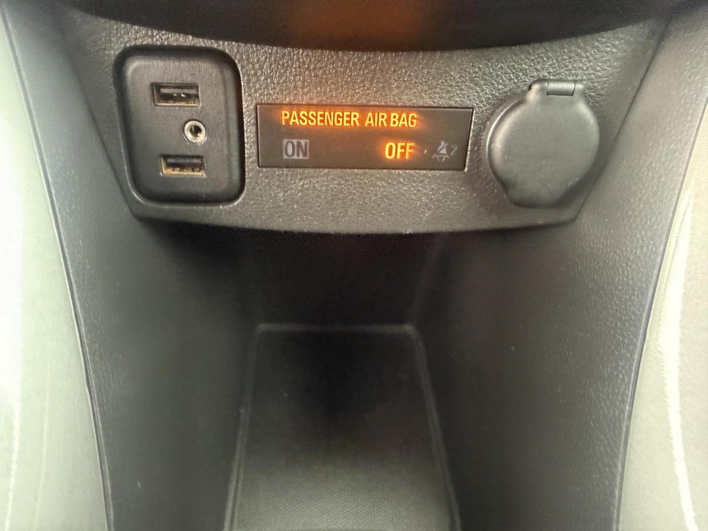 2017 White /Black Chevrolet Trax LT AWD (3GNCJPSB7HL) with an 1.4L I4 DOHC 16V TURBO engine, Automatic transmission, located at 547 E. Main St., Orwell, OH, 44076, (440) 437-5893, 41.535435, -80.847855 - 2017 Chevrolet Trax LT AWD – Turbo Fun, All-Weather Grip, and Loaded with Everyday Winners! This zippy 2017 Chevrolet Trax LT AWD is the perfect compact crossover that punches way above its weight! Powered by a lively 1.4L Turbocharged EcoTec I4 engine paired with a smooth 6-speed automatic trans - Photo#17