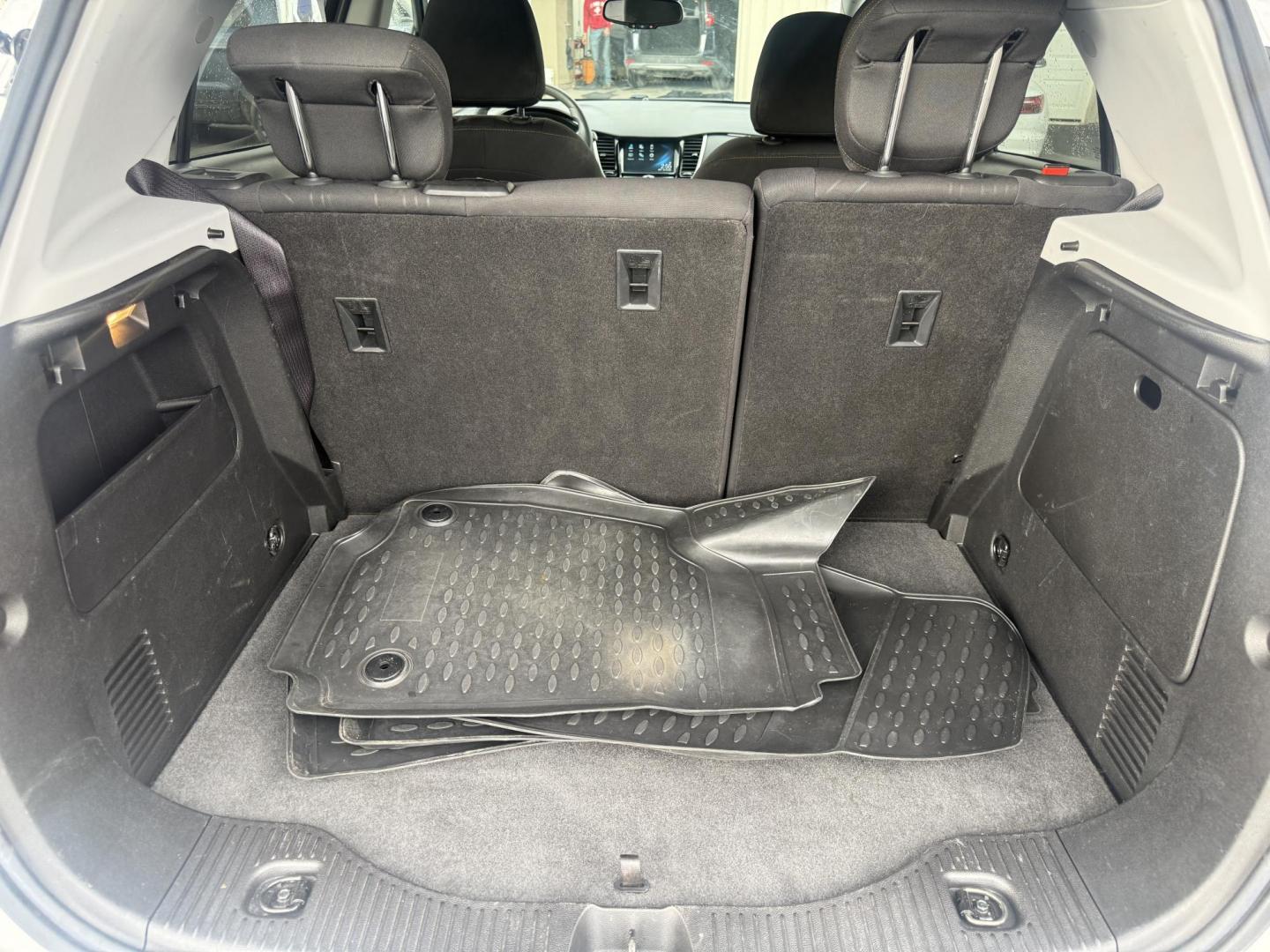 2017 White /Black Chevrolet Trax LT AWD (3GNCJPSB7HL) with an 1.4L I4 DOHC 16V TURBO engine, Automatic transmission, located at 547 E. Main St., Orwell, OH, 44076, (440) 437-5893, 41.535435, -80.847855 - 2017 Chevrolet Trax LT AWD – Turbo Fun, All-Weather Grip, and Loaded with Everyday Winners! This zippy 2017 Chevrolet Trax LT AWD is the perfect compact crossover that punches way above its weight! Powered by a lively 1.4L Turbocharged EcoTec I4 engine paired with a smooth 6-speed automatic trans - Photo#23