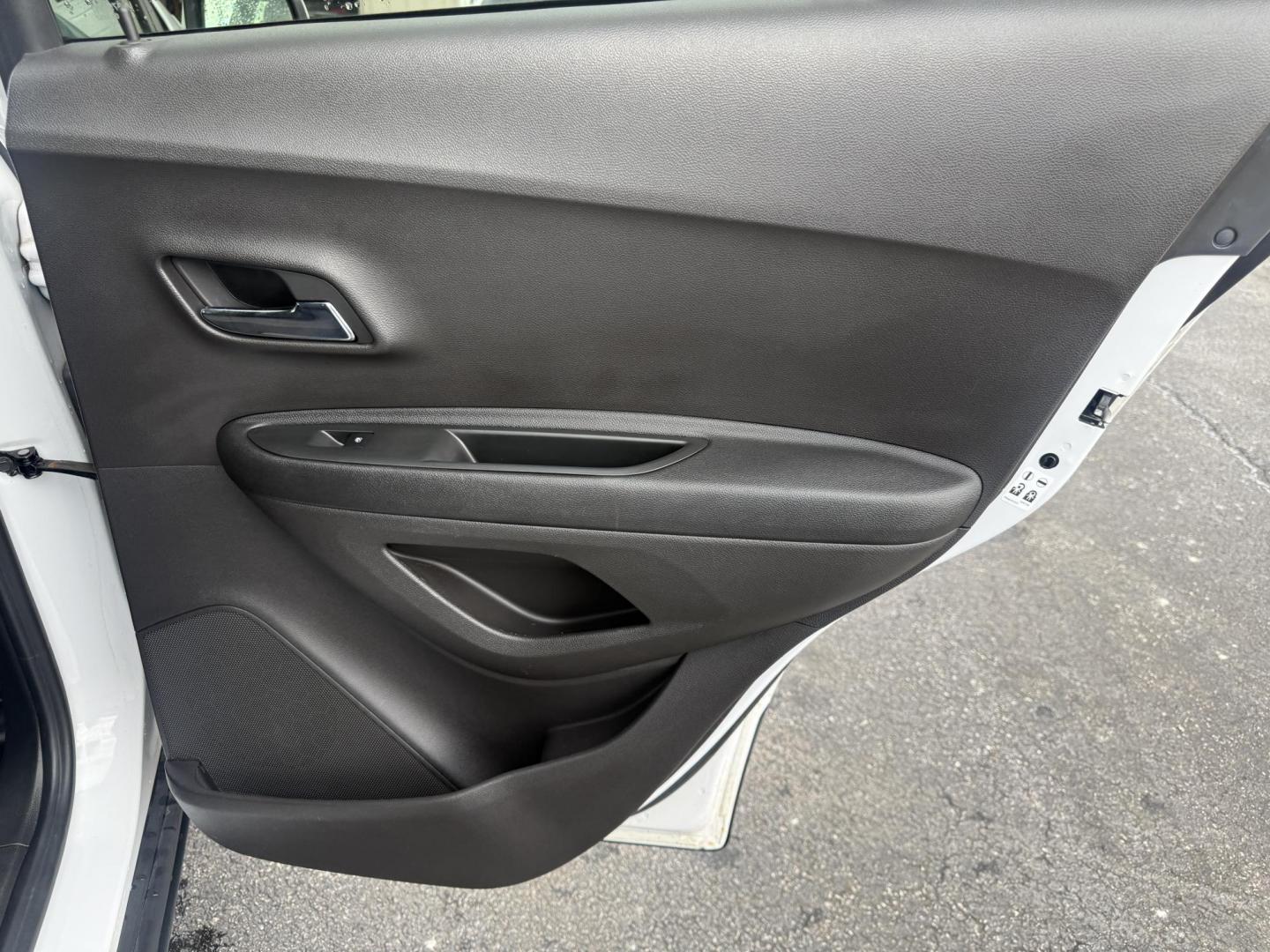 2017 White /Black Chevrolet Trax LT AWD (3GNCJPSB7HL) with an 1.4L I4 DOHC 16V TURBO engine, Automatic transmission, located at 547 E. Main St., Orwell, OH, 44076, (440) 437-5893, 41.535435, -80.847855 - 2017 Chevrolet Trax LT AWD – Turbo Fun, All-Weather Grip, and Loaded with Everyday Winners! This zippy 2017 Chevrolet Trax LT AWD is the perfect compact crossover that punches way above its weight! Powered by a lively 1.4L Turbocharged EcoTec I4 engine paired with a smooth 6-speed automatic trans - Photo#37