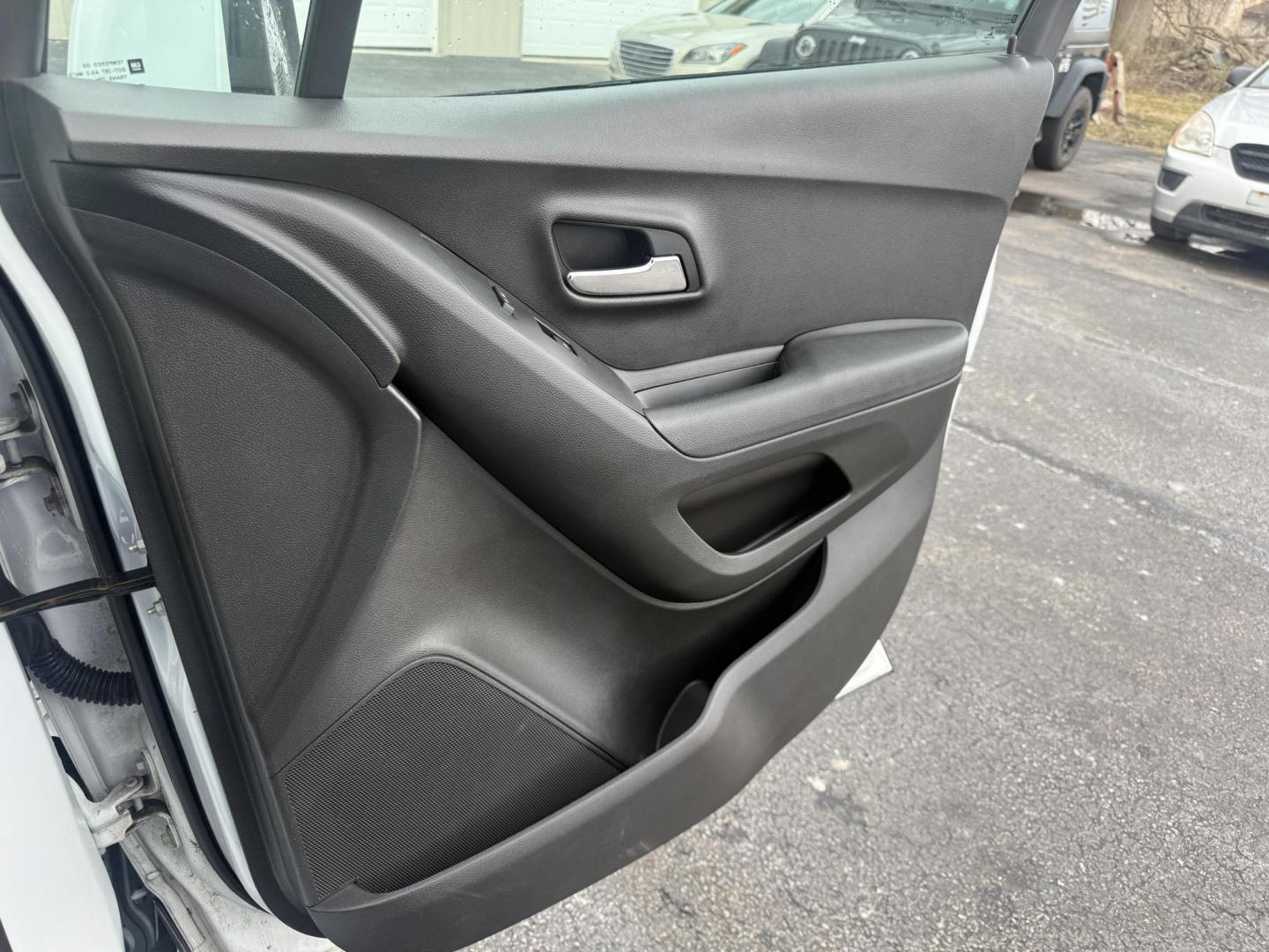 2017 White /Black Chevrolet Trax LT AWD (3GNCJPSB7HL) with an 1.4L I4 DOHC 16V TURBO engine, Automatic transmission, located at 547 E. Main St., Orwell, OH, 44076, (440) 437-5893, 41.535435, -80.847855 - 2017 Chevrolet Trax LT AWD – Turbo Fun, All-Weather Grip, and Loaded with Everyday Winners! This zippy 2017 Chevrolet Trax LT AWD is the perfect compact crossover that punches way above its weight! Powered by a lively 1.4L Turbocharged EcoTec I4 engine paired with a smooth 6-speed automatic trans - Photo#41