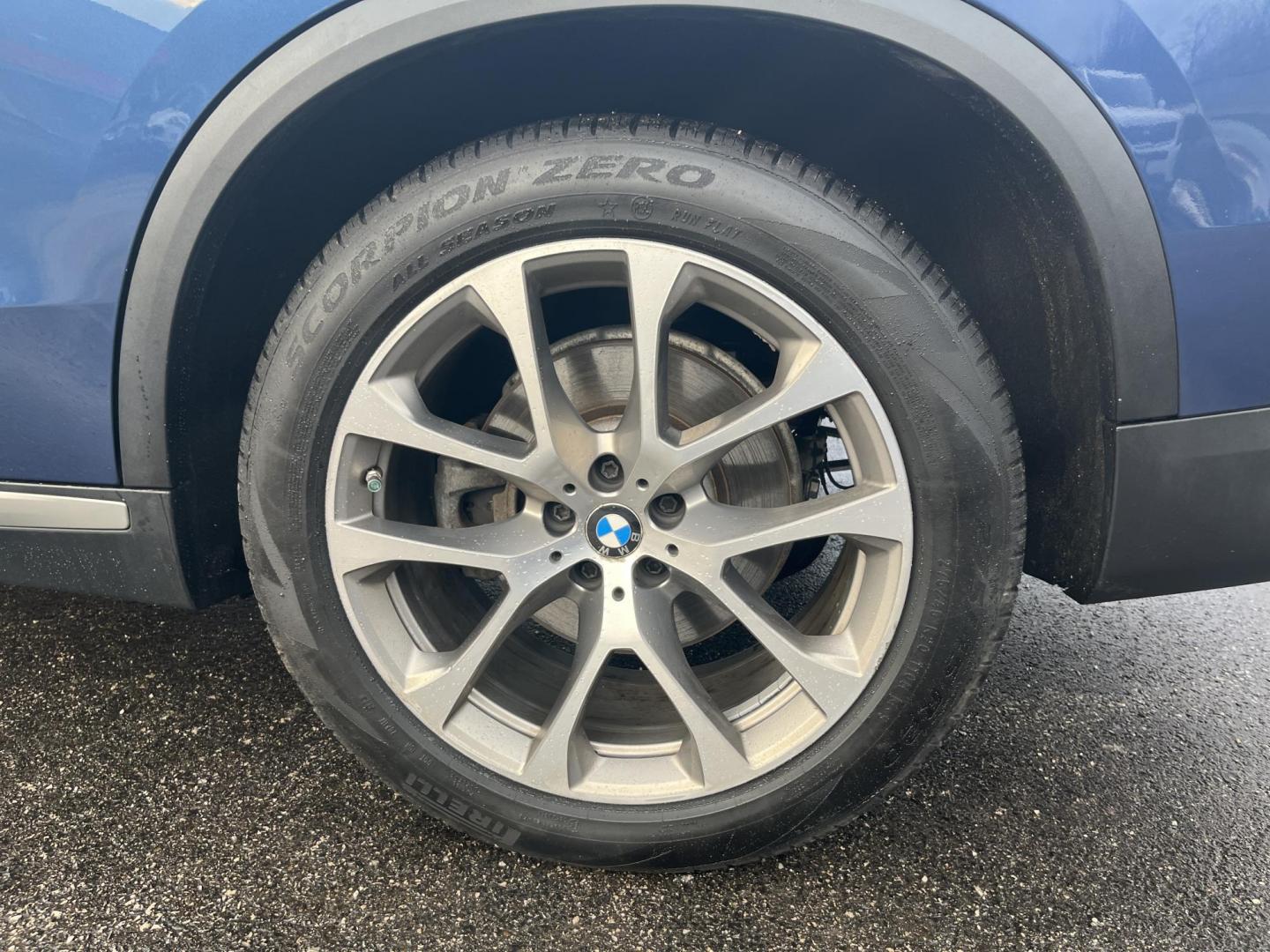 2020 Blue /Black BMW X5 xDrive40i (5UXCR6C06L9) with an 3.0L I6 DOHC 24V Turbo engine, Automatic transmission, located at 11115 Chardon Rd. , Chardon, OH, 44024, (440) 214-9705, 41.580246, -81.241943 - 2020 BMW X5 xDrive40i – Ultimate Luxury SUV with Thrilling Performance and Loaded Premium Features! This breathtaking 2020 BMW X5 xDrive40i is pure driving exhilaration wrapped in world-class luxury! The silky-smooth 3.0L Turbocharged I6 engine unleashes effortless power through an ultra-responsi - Photo#12