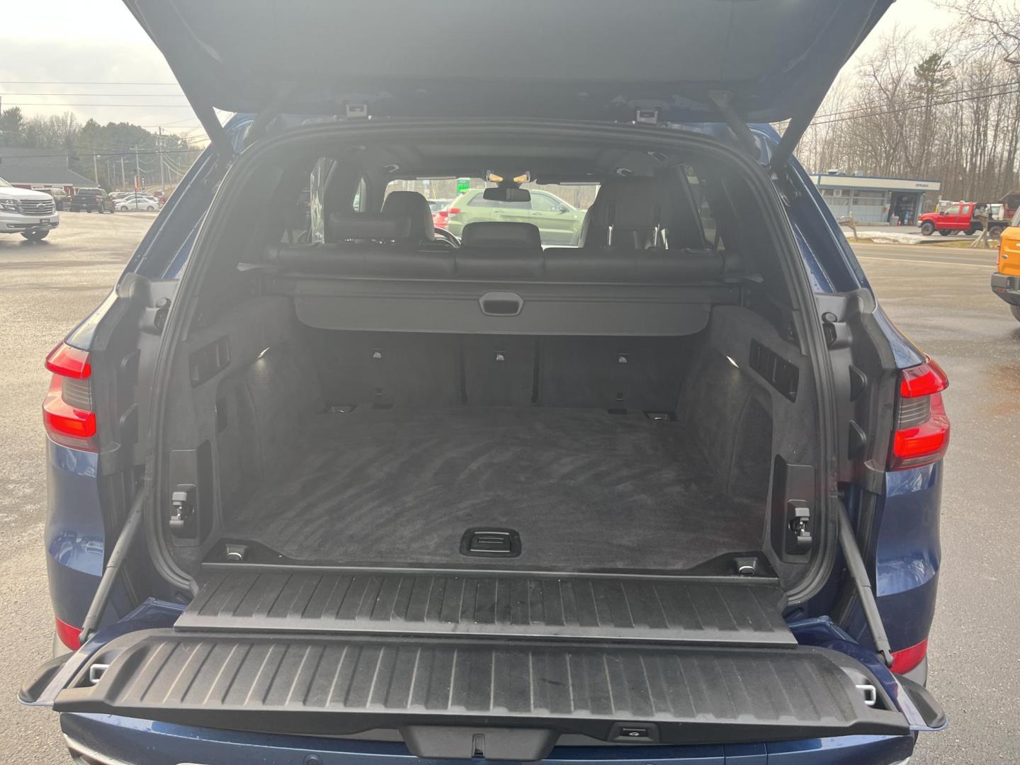 2020 Blue /Black BMW X5 xDrive40i (5UXCR6C06L9) with an 3.0L I6 DOHC 24V Turbo engine, Automatic transmission, located at 11115 Chardon Rd. , Chardon, OH, 44024, (440) 214-9705, 41.580246, -81.241943 - 2020 BMW X5 xDrive40i – Ultimate Luxury SUV with Thrilling Performance and Loaded Premium Features! This breathtaking 2020 BMW X5 xDrive40i is pure driving exhilaration wrapped in world-class luxury! The silky-smooth 3.0L Turbocharged I6 engine unleashes effortless power through an ultra-responsi - Photo#14