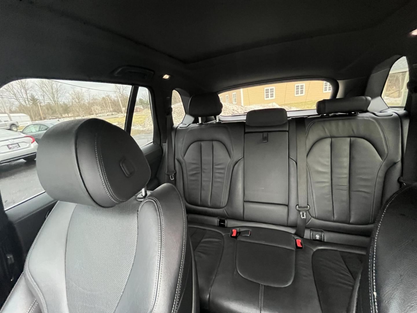 2020 Blue /Black BMW X5 xDrive40i (5UXCR6C06L9) with an 3.0L I6 DOHC 24V Turbo engine, Automatic transmission, located at 11115 Chardon Rd. , Chardon, OH, 44024, (440) 214-9705, 41.580246, -81.241943 - 2020 BMW X5 xDrive40i – Ultimate Luxury SUV with Thrilling Performance and Loaded Premium Features! This breathtaking 2020 BMW X5 xDrive40i is pure driving exhilaration wrapped in world-class luxury! The silky-smooth 3.0L Turbocharged I6 engine unleashes effortless power through an ultra-responsi - Photo#31