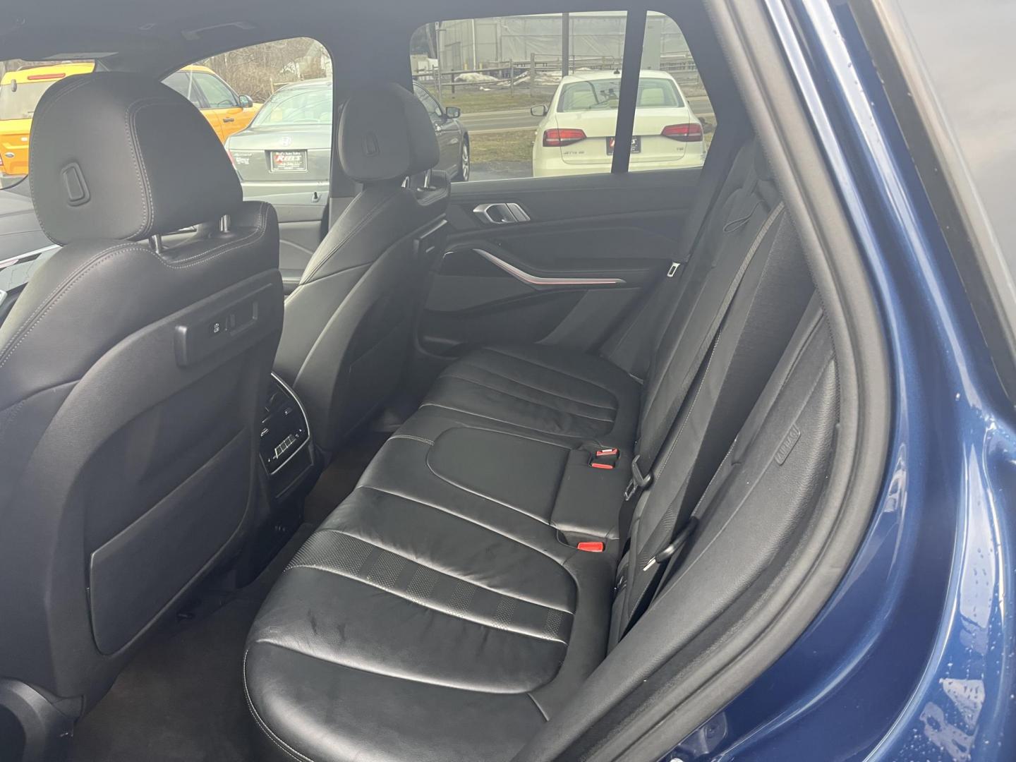 2020 Blue /Black BMW X5 xDrive40i (5UXCR6C06L9) with an 3.0L I6 DOHC 24V Turbo engine, Automatic transmission, located at 11115 Chardon Rd. , Chardon, OH, 44024, (440) 214-9705, 41.580246, -81.241943 - 2020 BMW X5 xDrive40i – Ultimate Luxury SUV with Thrilling Performance and Loaded Premium Features! This breathtaking 2020 BMW X5 xDrive40i is pure driving exhilaration wrapped in world-class luxury! The silky-smooth 3.0L Turbocharged I6 engine unleashes effortless power through an ultra-responsi - Photo#35