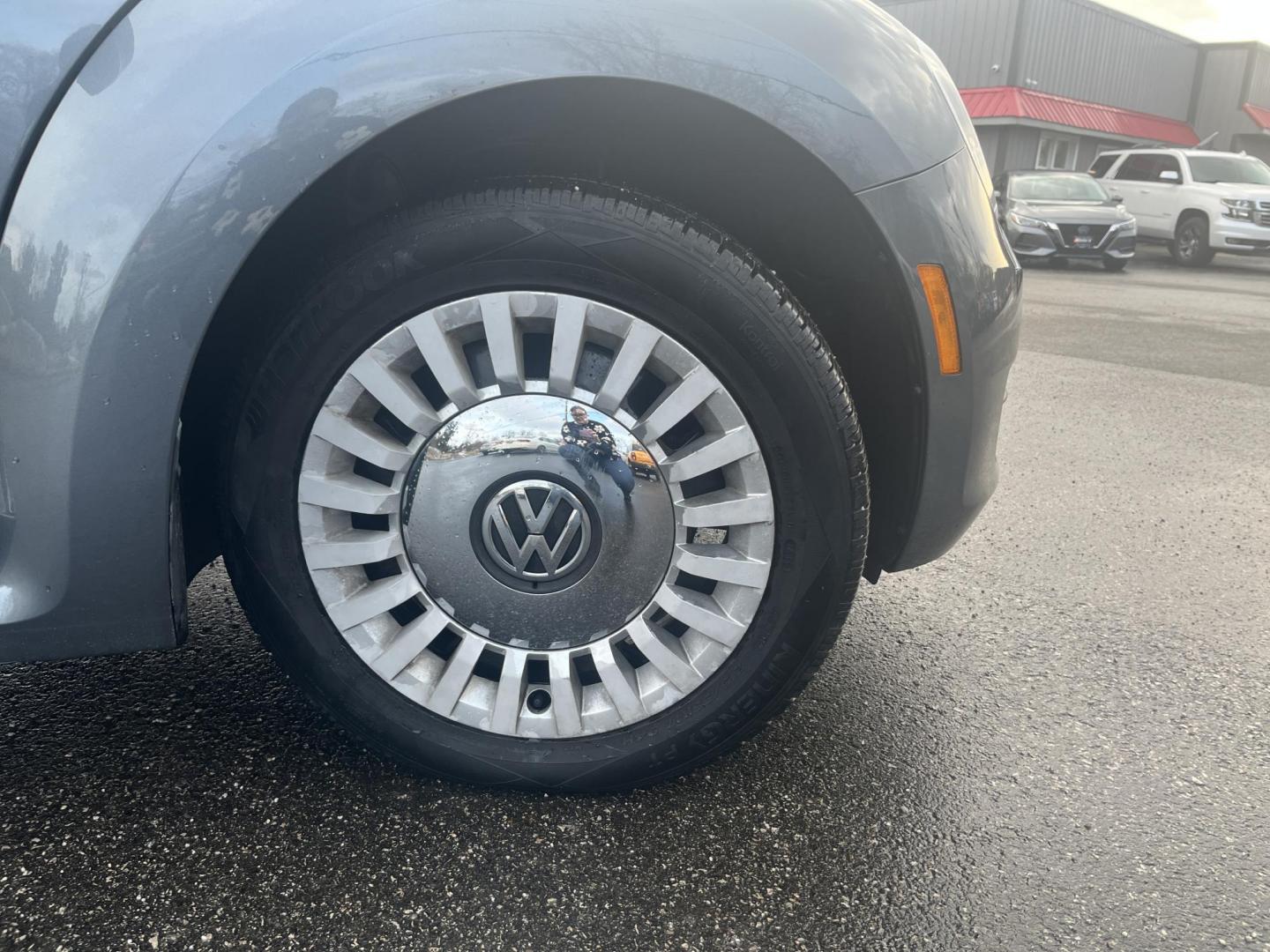 2015 Gray /Black Volkswagen Beetle 1.8T (3VWJ17ATXFM) with an 1.8L I4 DOHC 16V Turbo engine, Automatic transmission, located at 11115 Chardon Rd. , Chardon, OH, 44024, (440) 214-9705, 41.580246, -81.241943 - 2015 Volkswagen Beetle 1.8T – Iconic Style, Turbo Kick, and Pure Fun on Every Drive! This timeless 2015 Volkswagen Beetle 1.8T is ready to turn heads and put a smile on your face! Powered by a peppy 1.8L Turbocharged I4 engine paired with a smooth 6-speed automatic transmission, it delivers livel - Photo#3