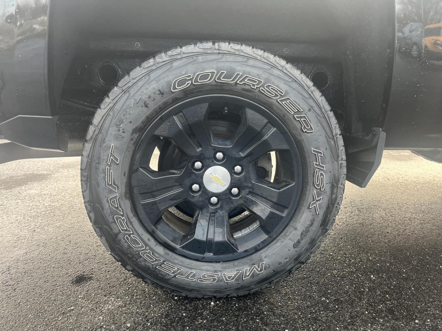 2018 Black /Black Chevrolet Silverado 1500 LT Z71 Double Cab 4WD (1GCVKREC9JZ) with an 5.3L V8 OHV 16V engine, Automatic transmission, located at 11115 Chardon Rd. , Chardon, OH, 44024, (440) 214-9705, 41.580246, -81.241943 - 2018 Chevrolet Silverado LT Z71 Double Cab 4WD – Built Tough, Ready to Tow, and Loaded with Off-Road Attitude! This beast of a 2018 Chevrolet Silverado LT Z71 Double Cab 4WD is primed for work, play, and everything in between! The powerful 5.3L EcoTec3 V8 engine roars through a smooth transmissio - Photo#7