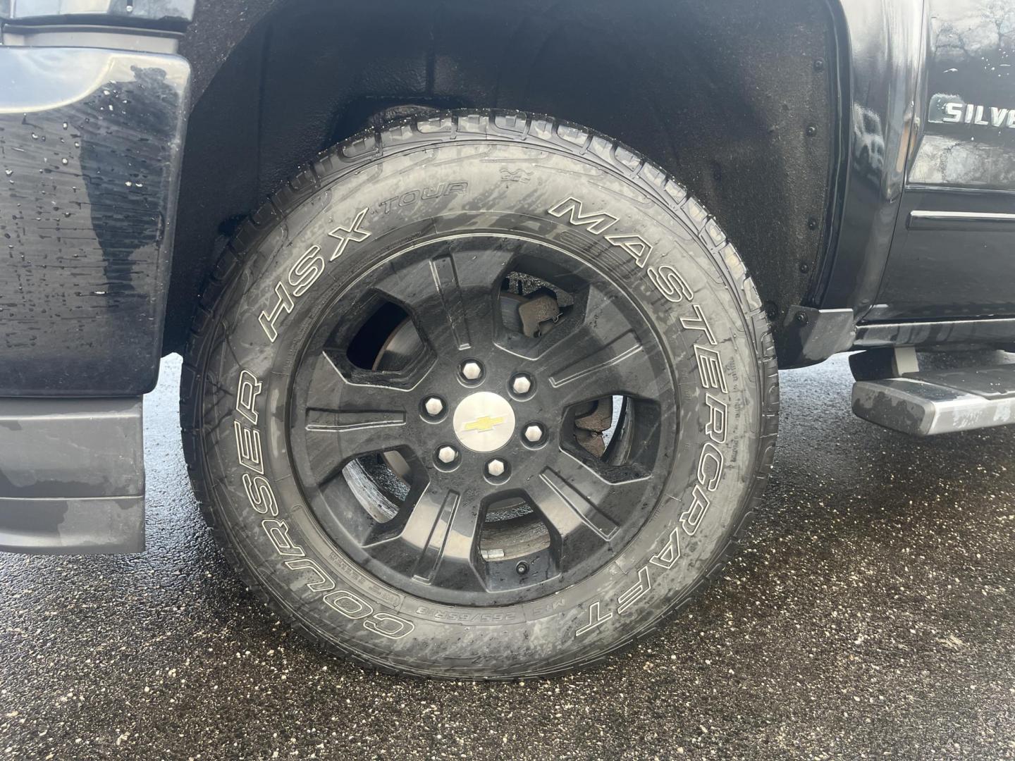 2018 Black /Black Chevrolet Silverado 1500 LT Z71 Double Cab 4WD (1GCVKREC9JZ) with an 5.3L V8 OHV 16V engine, Automatic transmission, located at 11115 Chardon Rd. , Chardon, OH, 44024, (440) 214-9705, 41.580246, -81.241943 - 2018 Chevrolet Silverado LT Z71 Double Cab 4WD – Built Tough, Ready to Tow, and Loaded with Off-Road Attitude! This beast of a 2018 Chevrolet Silverado LT Z71 Double Cab 4WD is primed for work, play, and everything in between! The powerful 5.3L EcoTec3 V8 engine roars through a smooth transmissio - Photo#13