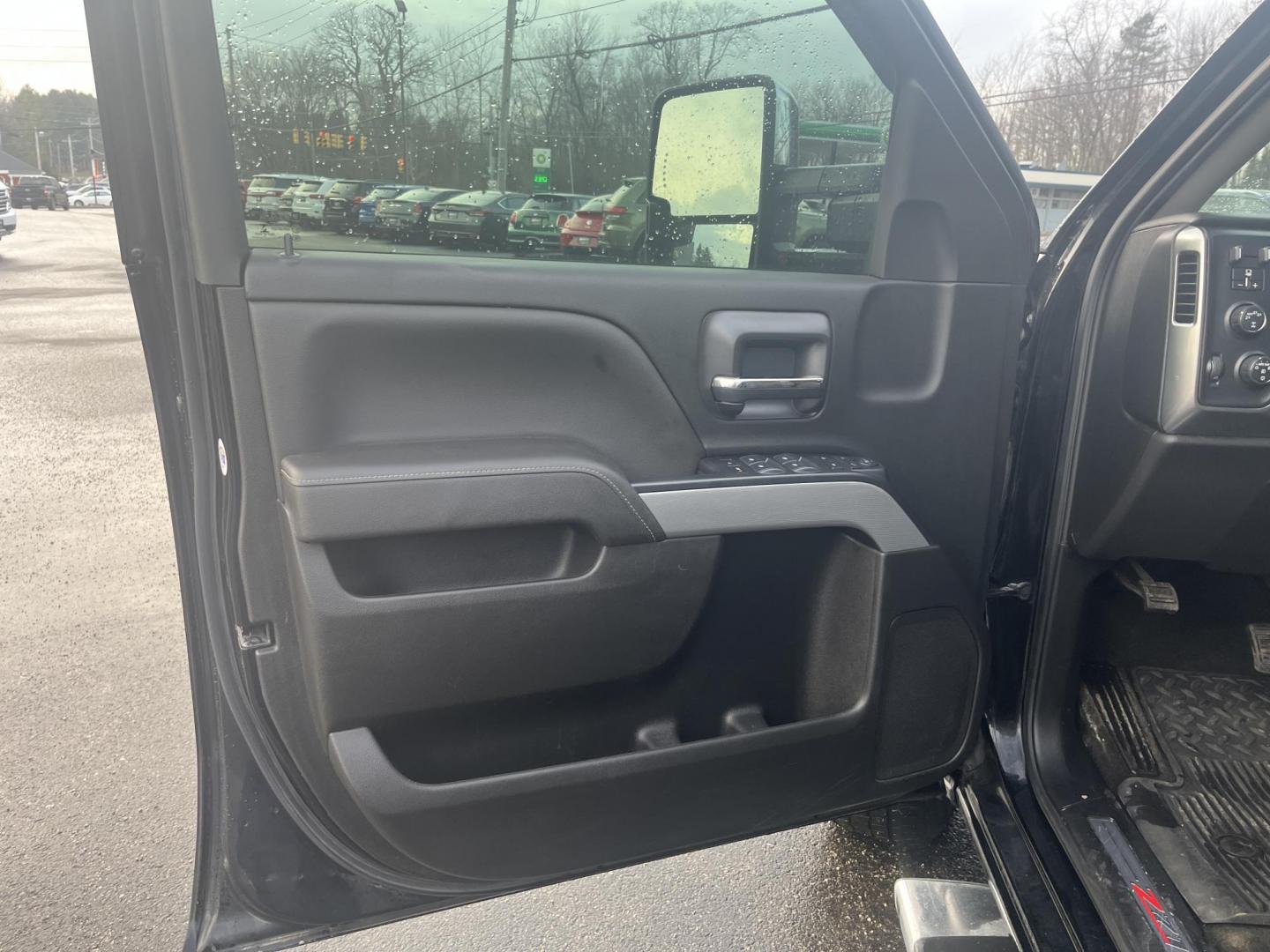 2018 Black /Black Chevrolet Silverado 1500 LT Z71 Double Cab 4WD (1GCVKREC9JZ) with an 5.3L V8 OHV 16V engine, Automatic transmission, located at 11115 Chardon Rd. , Chardon, OH, 44024, (440) 214-9705, 41.580246, -81.241943 - 2018 Chevrolet Silverado LT Z71 Double Cab 4WD – Built Tough, Ready to Tow, and Loaded with Off-Road Attitude! This beast of a 2018 Chevrolet Silverado LT Z71 Double Cab 4WD is primed for work, play, and everything in between! The powerful 5.3L EcoTec3 V8 engine roars through a smooth transmissio - Photo#16