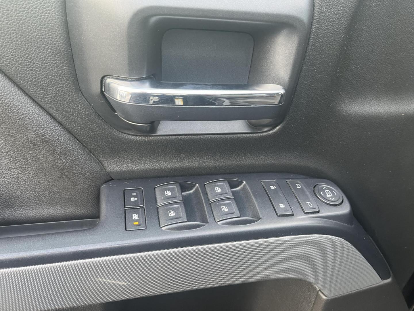 2018 Black /Black Chevrolet Silverado 1500 LT Z71 Double Cab 4WD (1GCVKREC9JZ) with an 5.3L V8 OHV 16V engine, Automatic transmission, located at 11115 Chardon Rd. , Chardon, OH, 44024, (440) 214-9705, 41.580246, -81.241943 - 2018 Chevrolet Silverado LT Z71 Double Cab 4WD – Built Tough, Ready to Tow, and Loaded with Off-Road Attitude! This beast of a 2018 Chevrolet Silverado LT Z71 Double Cab 4WD is primed for work, play, and everything in between! The powerful 5.3L EcoTec3 V8 engine roars through a smooth transmissio - Photo#17