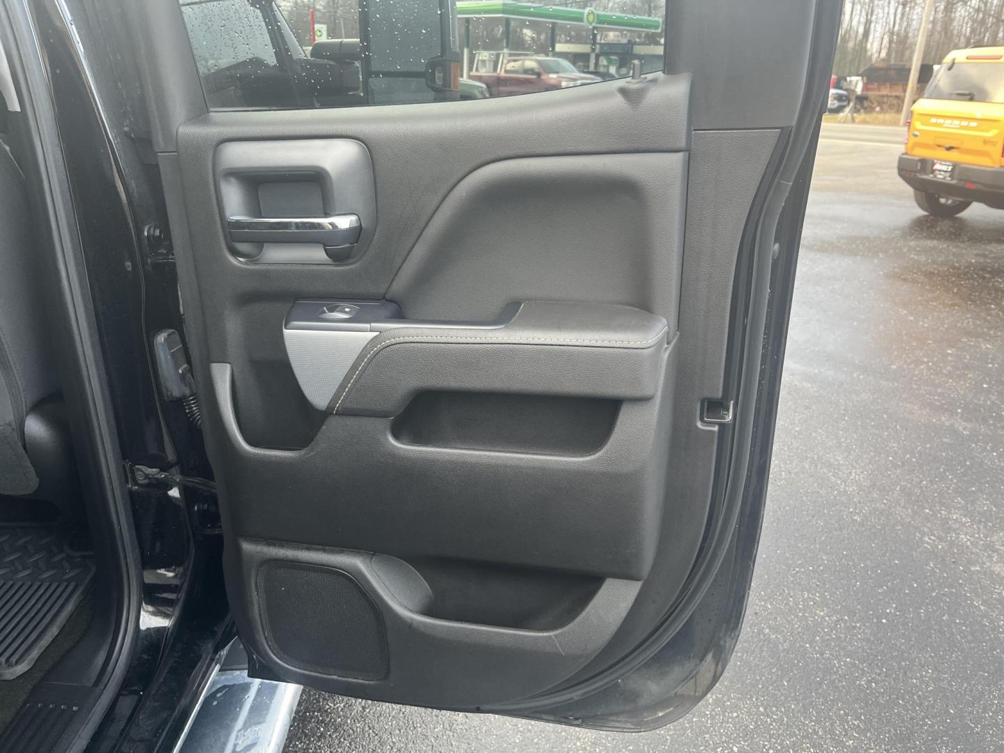 2018 Black /Black Chevrolet Silverado 1500 LT Z71 Double Cab 4WD (1GCVKREC9JZ) with an 5.3L V8 OHV 16V engine, Automatic transmission, located at 11115 Chardon Rd. , Chardon, OH, 44024, (440) 214-9705, 41.580246, -81.241943 - 2018 Chevrolet Silverado LT Z71 Double Cab 4WD – Built Tough, Ready to Tow, and Loaded with Off-Road Attitude! This beast of a 2018 Chevrolet Silverado LT Z71 Double Cab 4WD is primed for work, play, and everything in between! The powerful 5.3L EcoTec3 V8 engine roars through a smooth transmissio - Photo#28