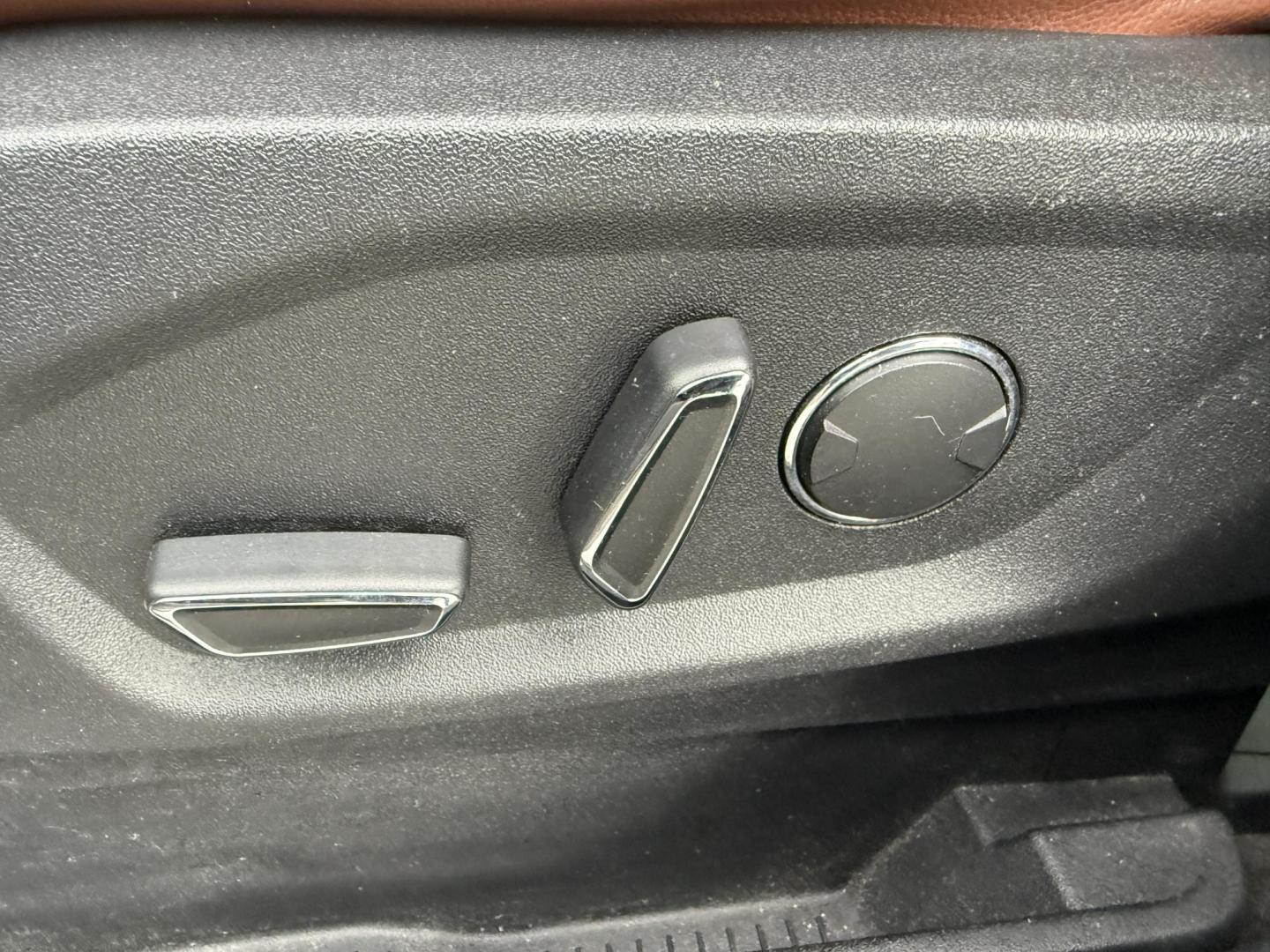 2019 Gray Ford Edge Titanium AWD (2FMPK4K99KB) with an 2.0L L4 DOHC 16V Turbo engine, Automatic transmission, located at 547 E. Main St., Orwell, OH, 44076, (440) 437-5893, 41.535435, -80.847855 - 2019 Ford Edge Titanium AWD – Top-Tier Luxury, Turbo Thrills, and Every Premium Feature You Crave! This 2019 Ford Edge Titanium AWD is loaded to the gills and ready to elevate every drive! The responsive 2.0L Turbocharged EcoBoost I4 engine teams up with a slick 8-speed automatic transmission and - Photo#9