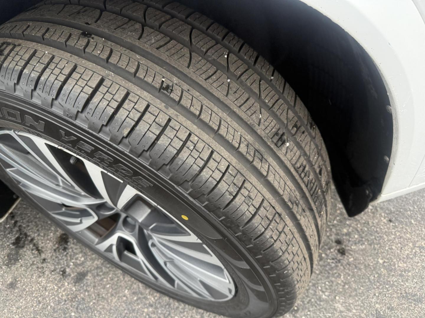 2020 White /Black Volvo XC90 T5 Momentum (YV4102PK7L1) with an 2.0L I4 DOHC 16V Turbo engine, Automatic transmission, located at 11115 Chardon Rd. , Chardon, OH, 44024, (440) 214-9705, 41.580246, -81.241943 - 2020 Volvo XC90 T5 AWD Momentum – Scandinavian Luxury, Top Safety, and Family-Ready Sophistication! This stunning 2020 Volvo XC90 T5 Momentum AWD is the pinnacle of safe, upscale driving! Powered by a refined 2.0L Turbocharged I4 engine with a silky 8-speed automatic transmission and intelligent - Photo#4