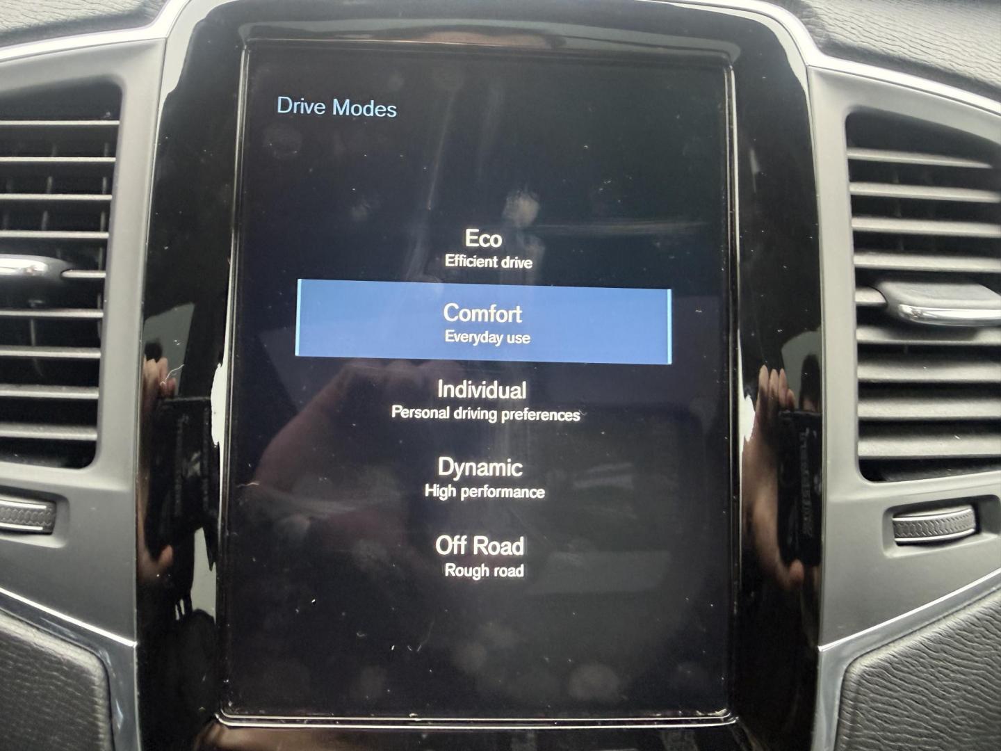 2020 White /Black Volvo XC90 T5 Momentum (YV4102PK7L1) with an 2.0L I4 DOHC 16V Turbo engine, Automatic transmission, located at 11115 Chardon Rd. , Chardon, OH, 44024, (440) 214-9705, 41.580246, -81.241943 - 2020 Volvo XC90 T5 AWD Momentum – Scandinavian Luxury, Top Safety, and Family-Ready Sophistication! This stunning 2020 Volvo XC90 T5 Momentum AWD is the pinnacle of safe, upscale driving! Powered by a refined 2.0L Turbocharged I4 engine with a silky 8-speed automatic transmission and intelligent - Photo#21