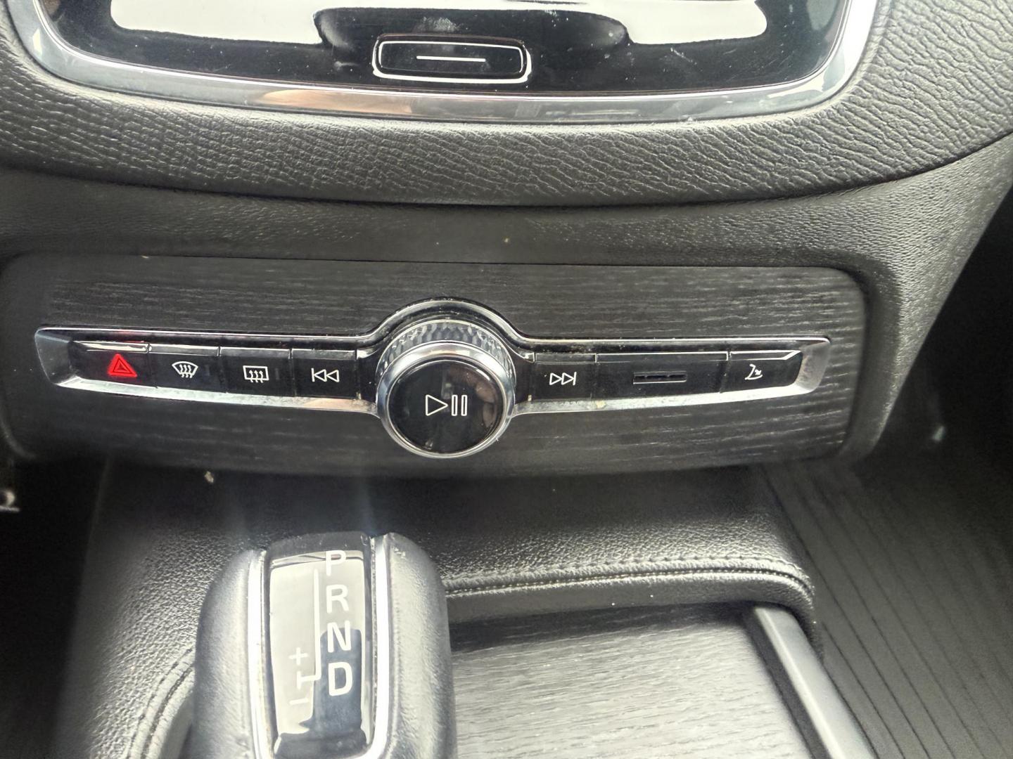 2020 White /Black Volvo XC90 T5 Momentum (YV4102PK7L1) with an 2.0L I4 DOHC 16V Turbo engine, Automatic transmission, located at 11115 Chardon Rd. , Chardon, OH, 44024, (440) 214-9705, 41.580246, -81.241943 - 2020 Volvo XC90 T5 AWD Momentum – Scandinavian Luxury, Top Safety, and Family-Ready Sophistication! This stunning 2020 Volvo XC90 T5 Momentum AWD is the pinnacle of safe, upscale driving! Powered by a refined 2.0L Turbocharged I4 engine with a silky 8-speed automatic transmission and intelligent - Photo#22