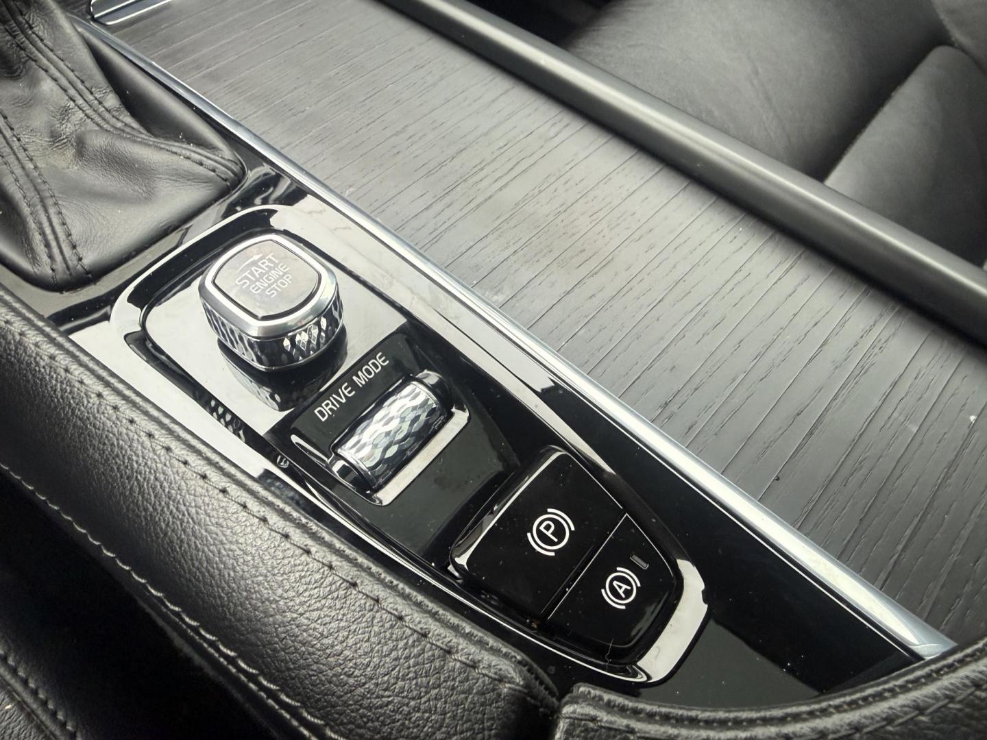 2020 White /Black Volvo XC90 T5 Momentum (YV4102PK7L1) with an 2.0L I4 DOHC 16V Turbo engine, Automatic transmission, located at 11115 Chardon Rd. , Chardon, OH, 44024, (440) 214-9705, 41.580246, -81.241943 - 2020 Volvo XC90 T5 AWD Momentum – Scandinavian Luxury, Top Safety, and Family-Ready Sophistication! This stunning 2020 Volvo XC90 T5 Momentum AWD is the pinnacle of safe, upscale driving! Powered by a refined 2.0L Turbocharged I4 engine with a silky 8-speed automatic transmission and intelligent - Photo#24