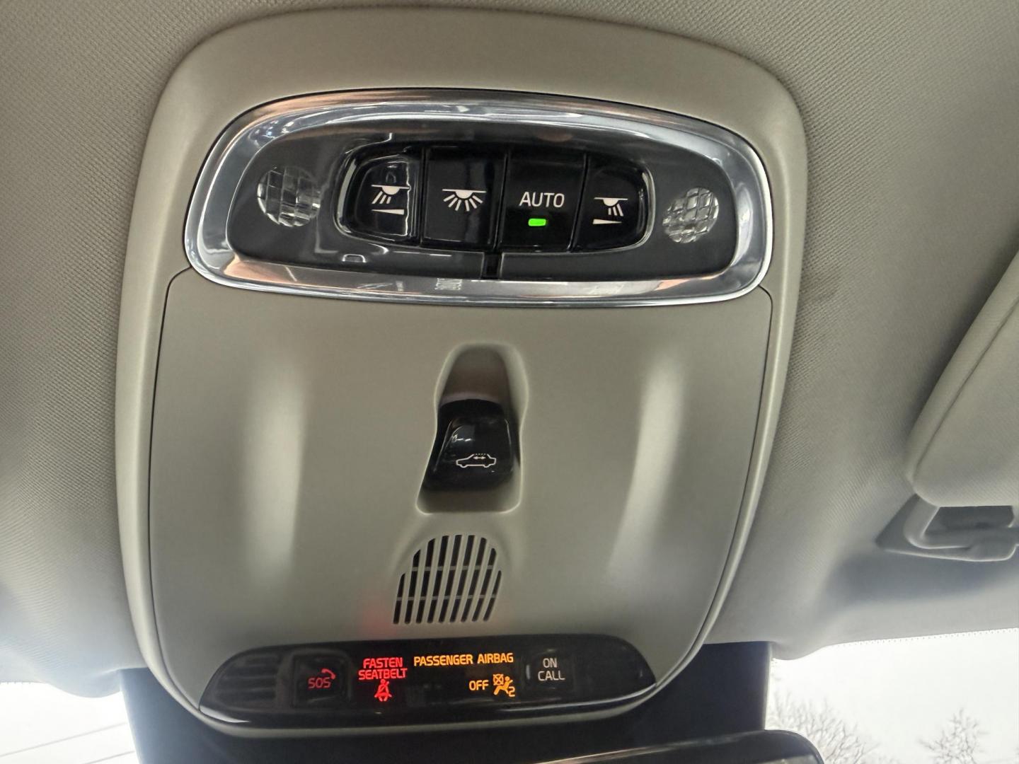 2020 White /Black Volvo XC90 T5 Momentum (YV4102PK7L1) with an 2.0L I4 DOHC 16V Turbo engine, Automatic transmission, located at 11115 Chardon Rd. , Chardon, OH, 44024, (440) 214-9705, 41.580246, -81.241943 - 2020 Volvo XC90 T5 AWD Momentum – Scandinavian Luxury, Top Safety, and Family-Ready Sophistication! This stunning 2020 Volvo XC90 T5 Momentum AWD is the pinnacle of safe, upscale driving! Powered by a refined 2.0L Turbocharged I4 engine with a silky 8-speed automatic transmission and intelligent - Photo#48