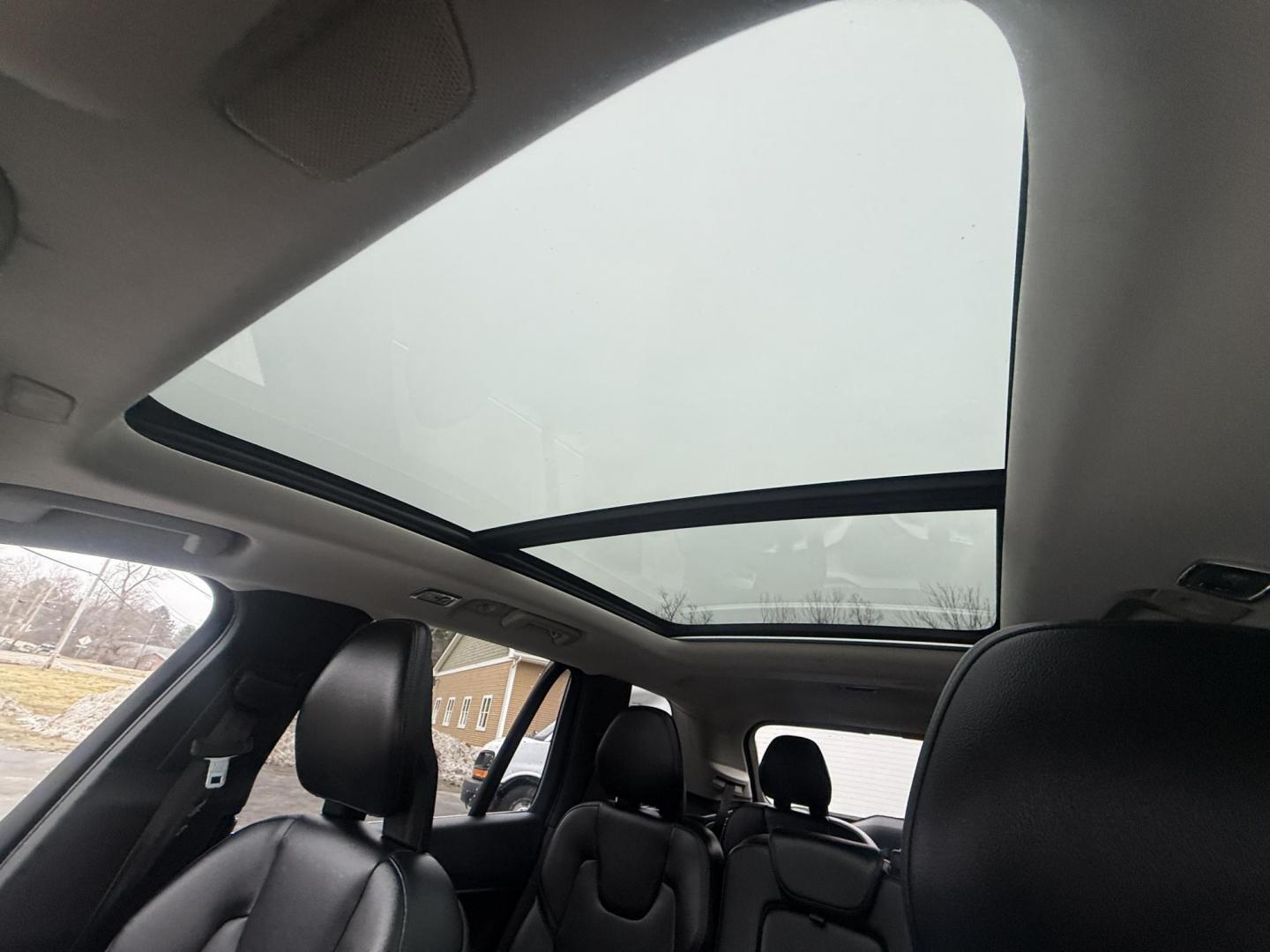 2020 White /Black Volvo XC90 T5 Momentum (YV4102PK7L1) with an 2.0L I4 DOHC 16V Turbo engine, Automatic transmission, located at 11115 Chardon Rd. , Chardon, OH, 44024, (440) 214-9705, 41.580246, -81.241943 - 2020 Volvo XC90 T5 AWD Momentum – Scandinavian Luxury, Top Safety, and Family-Ready Sophistication! This stunning 2020 Volvo XC90 T5 Momentum AWD is the pinnacle of safe, upscale driving! Powered by a refined 2.0L Turbocharged I4 engine with a silky 8-speed automatic transmission and intelligent - Photo#25