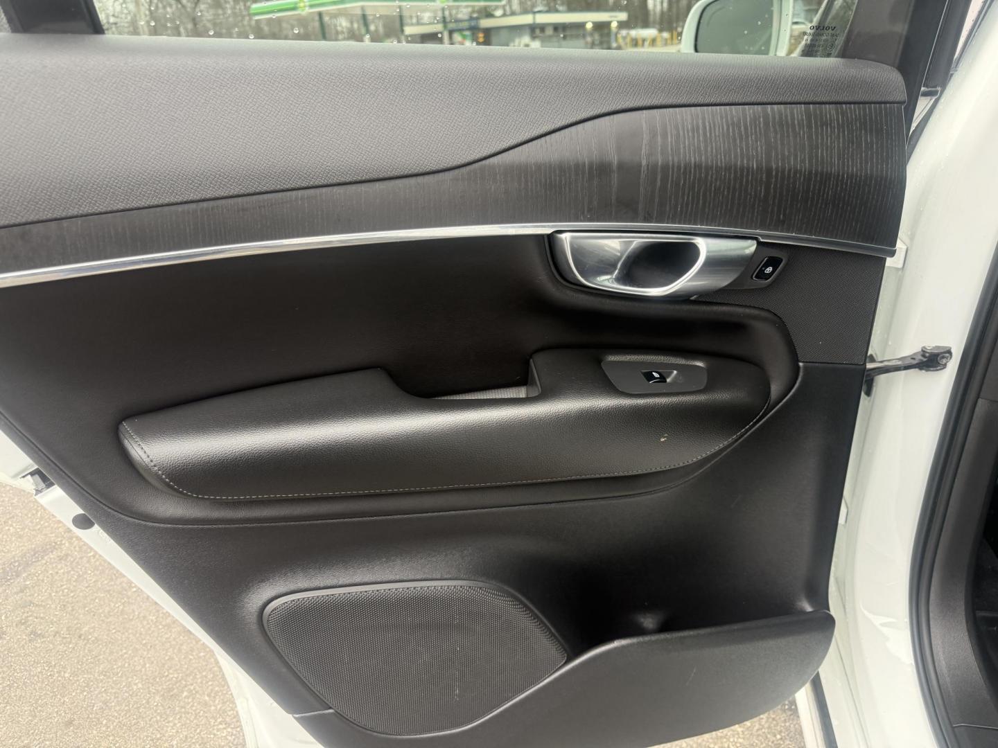 2020 White /Black Volvo XC90 T5 Momentum (YV4102PK7L1) with an 2.0L I4 DOHC 16V Turbo engine, Automatic transmission, located at 11115 Chardon Rd. , Chardon, OH, 44024, (440) 214-9705, 41.580246, -81.241943 - 2020 Volvo XC90 T5 AWD Momentum – Scandinavian Luxury, Top Safety, and Family-Ready Sophistication! This stunning 2020 Volvo XC90 T5 Momentum AWD is the pinnacle of safe, upscale driving! Powered by a refined 2.0L Turbocharged I4 engine with a silky 8-speed automatic transmission and intelligent - Photo#49