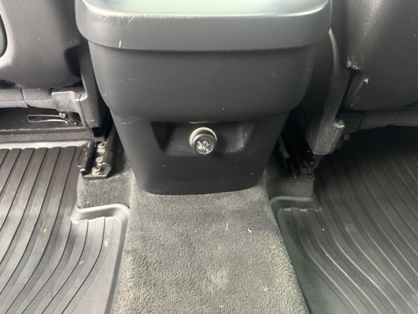 2020 White /Black Volvo XC90 T5 Momentum (YV4102PK7L1) with an 2.0L I4 DOHC 16V Turbo engine, Automatic transmission, located at 11115 Chardon Rd. , Chardon, OH, 44024, (440) 214-9705, 41.580246, -81.241943 - 2020 Volvo XC90 T5 AWD Momentum – Scandinavian Luxury, Top Safety, and Family-Ready Sophistication! This stunning 2020 Volvo XC90 T5 Momentum AWD is the pinnacle of safe, upscale driving! Powered by a refined 2.0L Turbocharged I4 engine with a silky 8-speed automatic transmission and intelligent - Photo#31