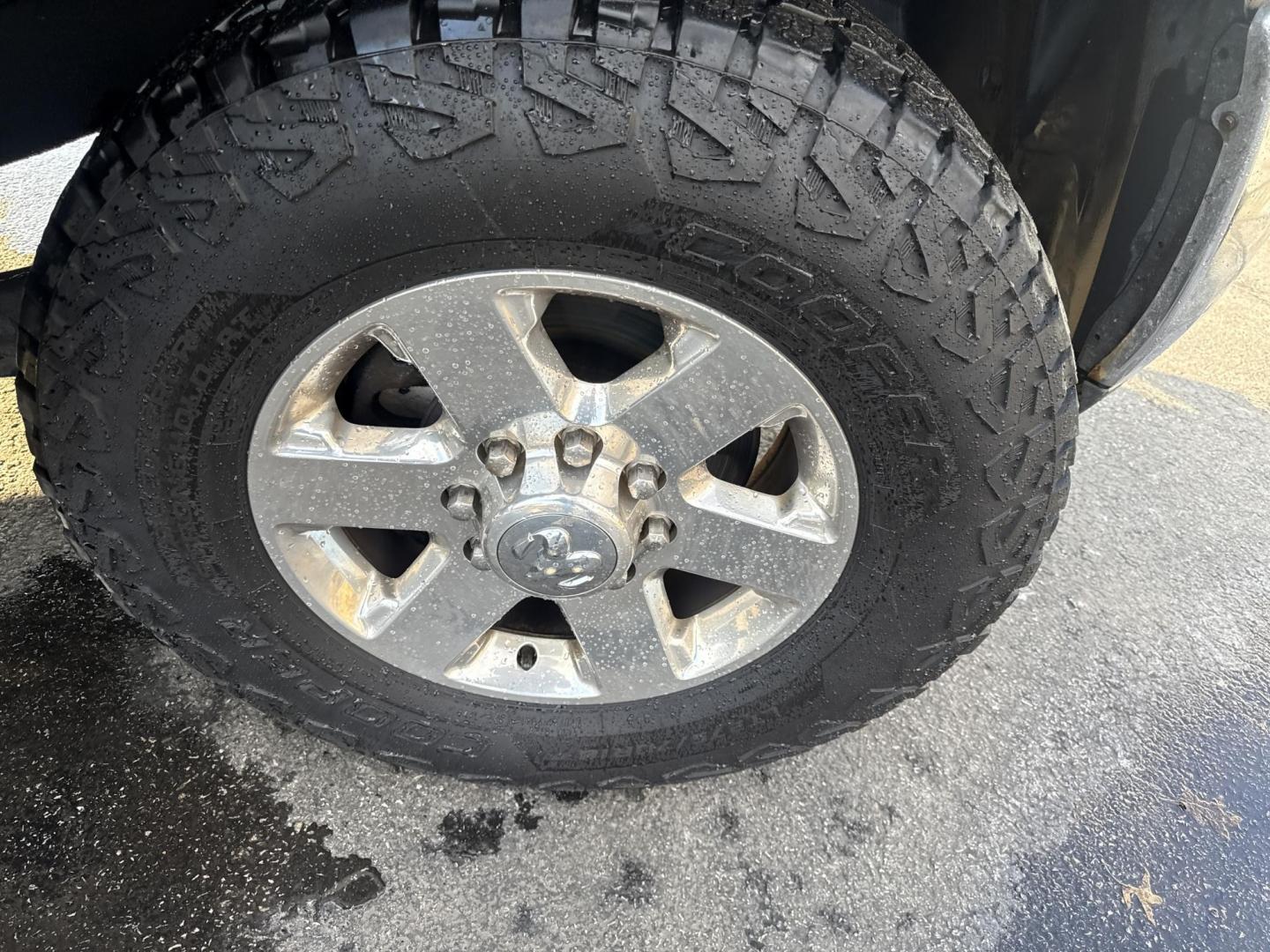 2014 Black /Gray RAM 2500 Outdoorsman Crew Cab SWB 4WD (3C6UR5DJ7EG) with an 6.4L V8 OHV 16V engine, Automatic transmission, located at 547 E. Main St., Orwell, OH, 44076, (440) 437-5893, 41.535435, -80.847855 - 2014 Ram 2500 Outdoorsman Crew Cab 4WD – Heavy-Duty Beast Built for Work, Towing, and Serious Off-Road Grit! This 2014 Ram 2500 Outdoorsman Crew Cab 4WD is a no-nonsense workhorse ready to tackle the toughest jobs! Powered by the legendary 6.4L HEMI V8 engine delivering massive torque through a s - Photo#5